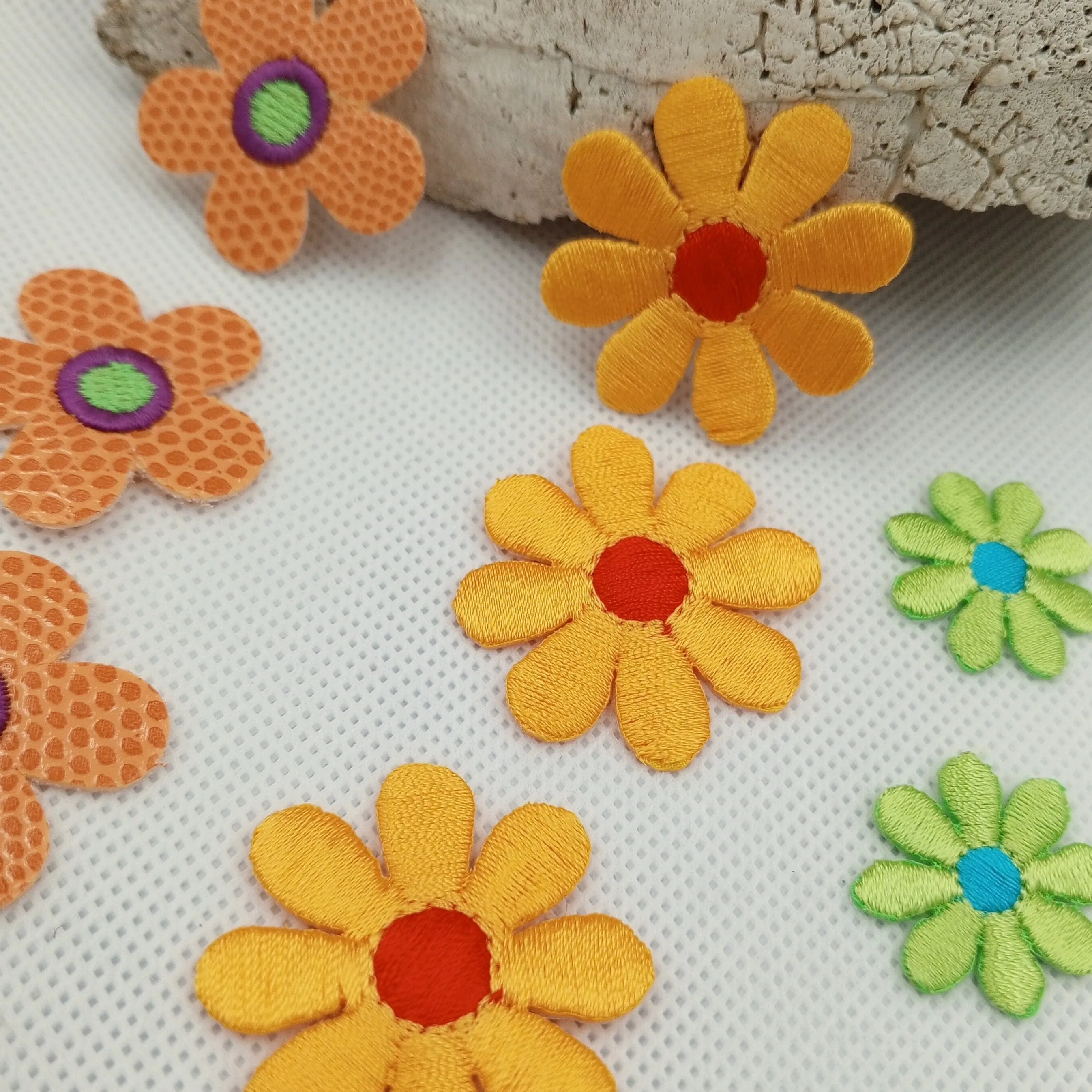 12 pieces FLORAL VINTAGE appliques orange purple green yellow red blue flower Patches #135