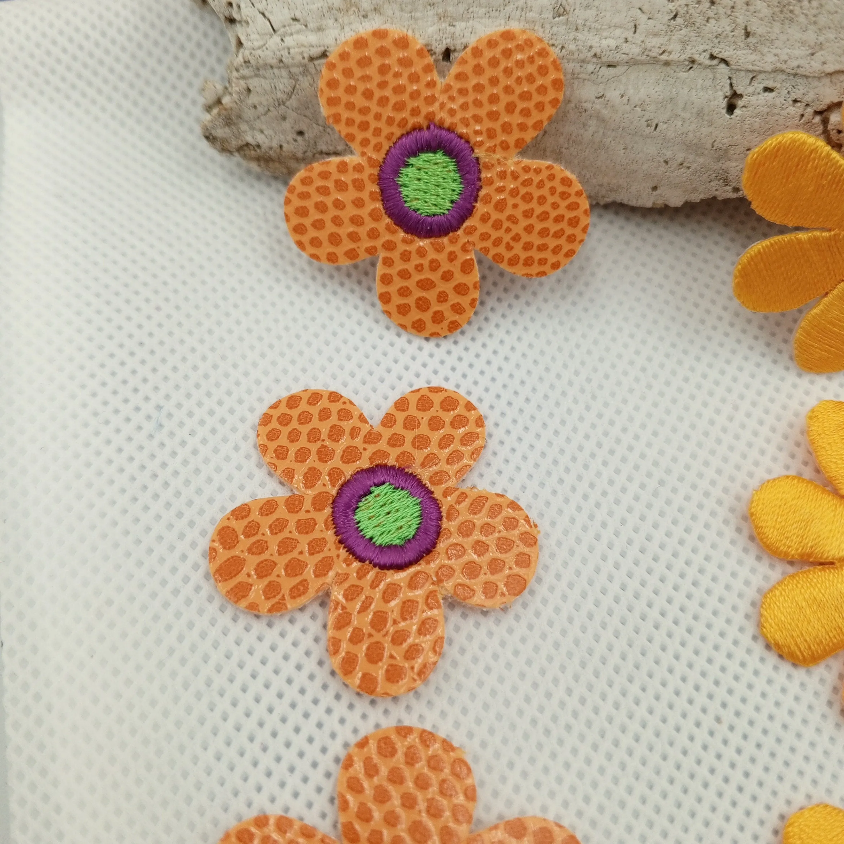 12 pieces FLORAL VINTAGE appliques orange purple green yellow red blue flower Patches #135