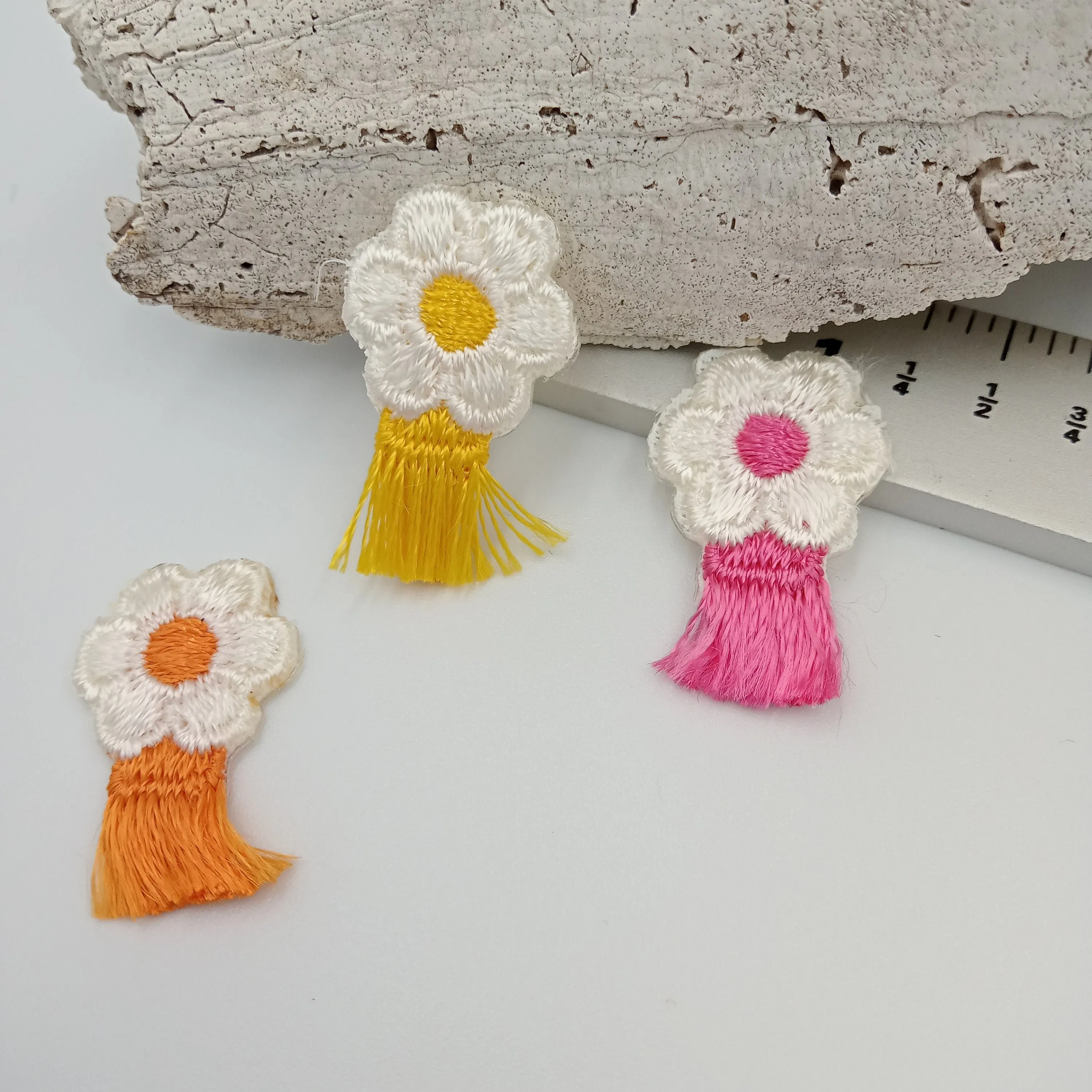 12 pieces FLORAL VINTAGE appliqués orange pink yellow white flower Patches #114