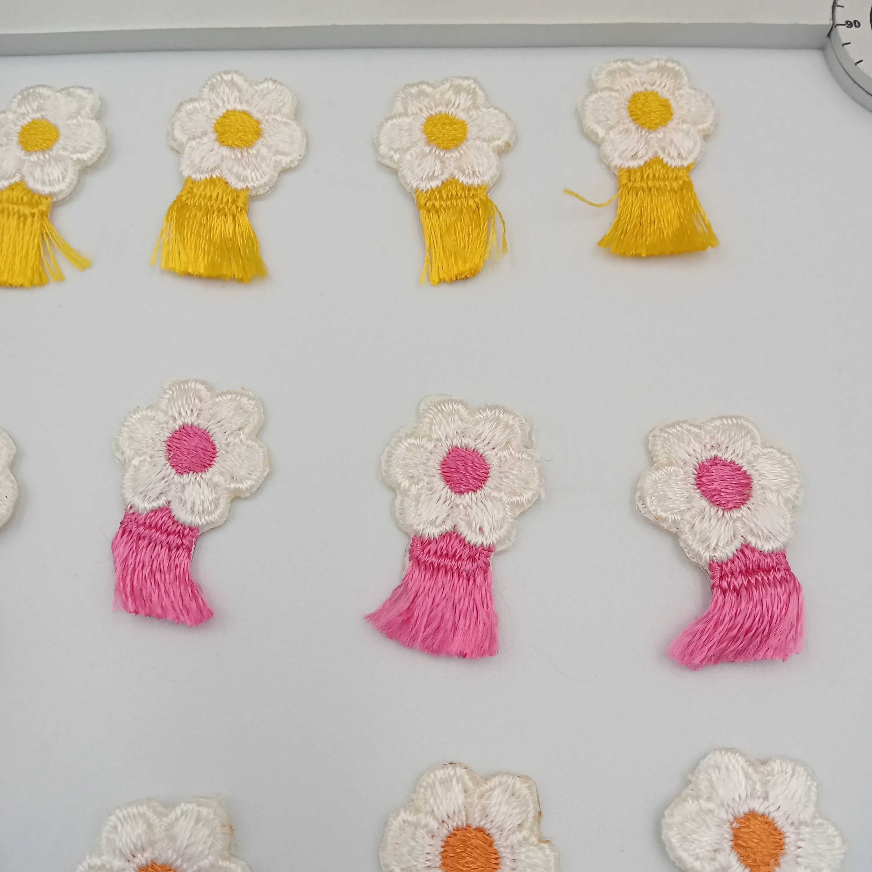 12 pieces FLORAL VINTAGE appliqués orange pink yellow white flower Patches #114