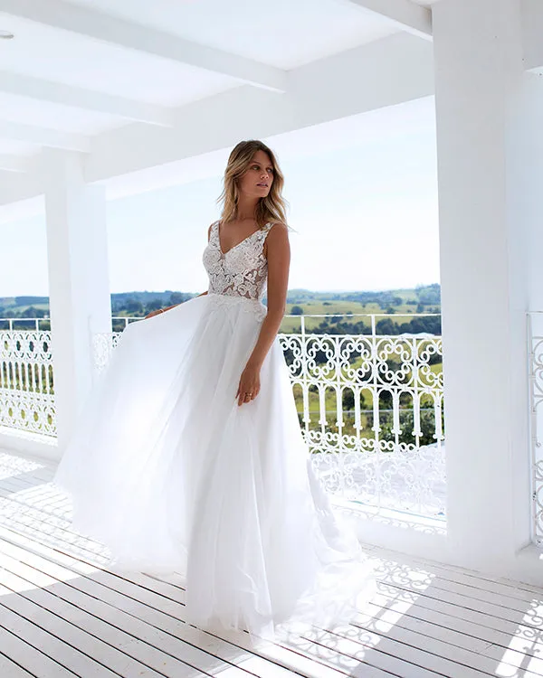 2018 Summer Beach Wedding Dresses V Neckline Tulle A line Wedding Gowns New Fashion