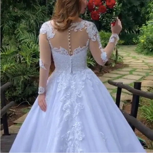 2019 Delicate Lace Wedding Dresses Sheer Long Sleeve Appliques Shiny Tulle Bridal Gowns