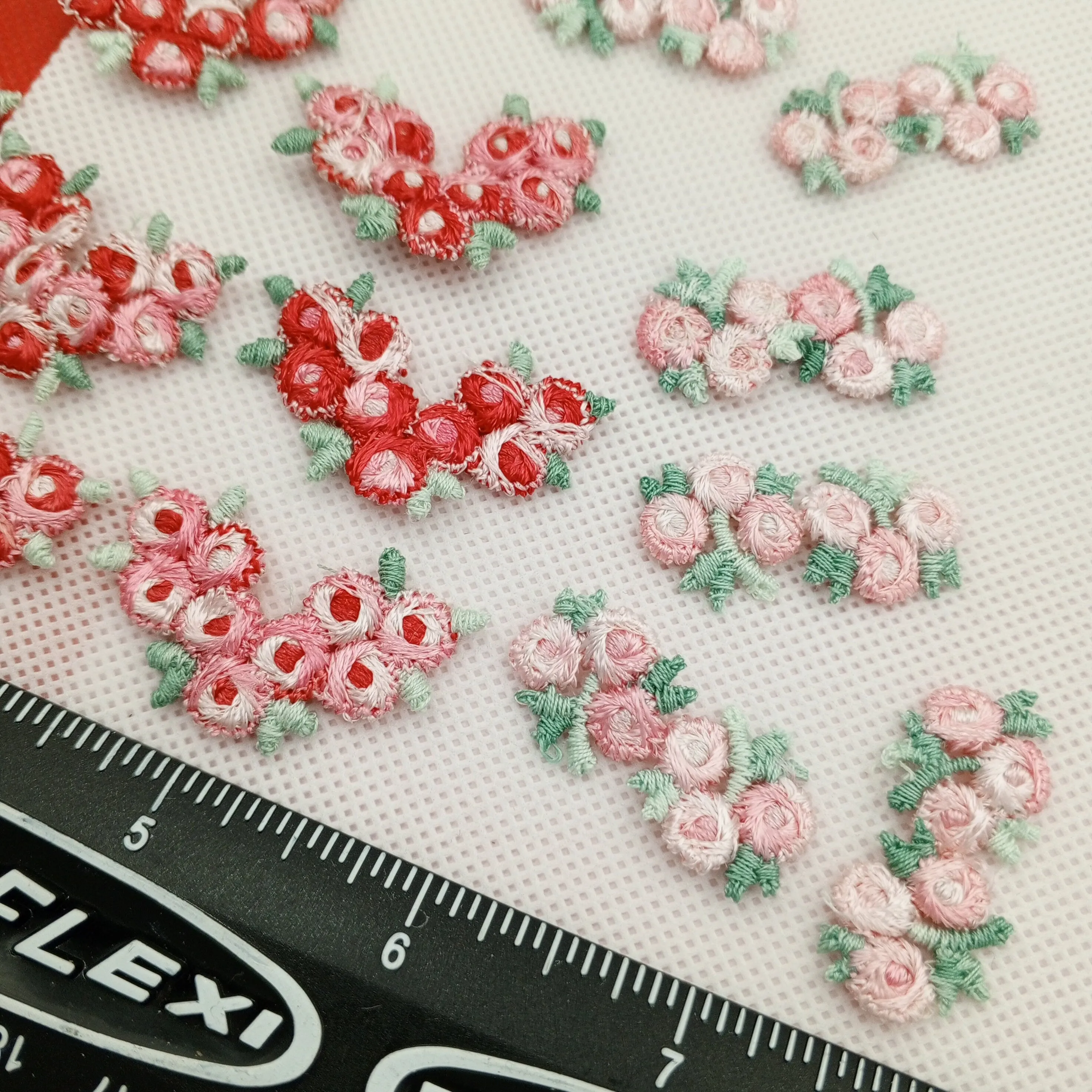 30 pieces FLORAL VINTAGE appliques purple green red pink flower Patches #146