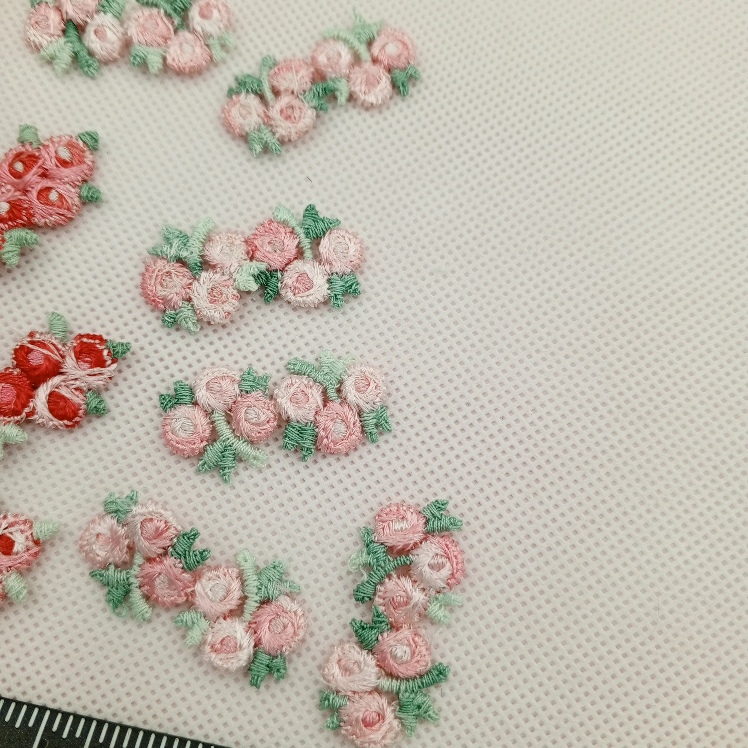 30 pieces FLORAL VINTAGE appliques purple green red pink flower Patches #146