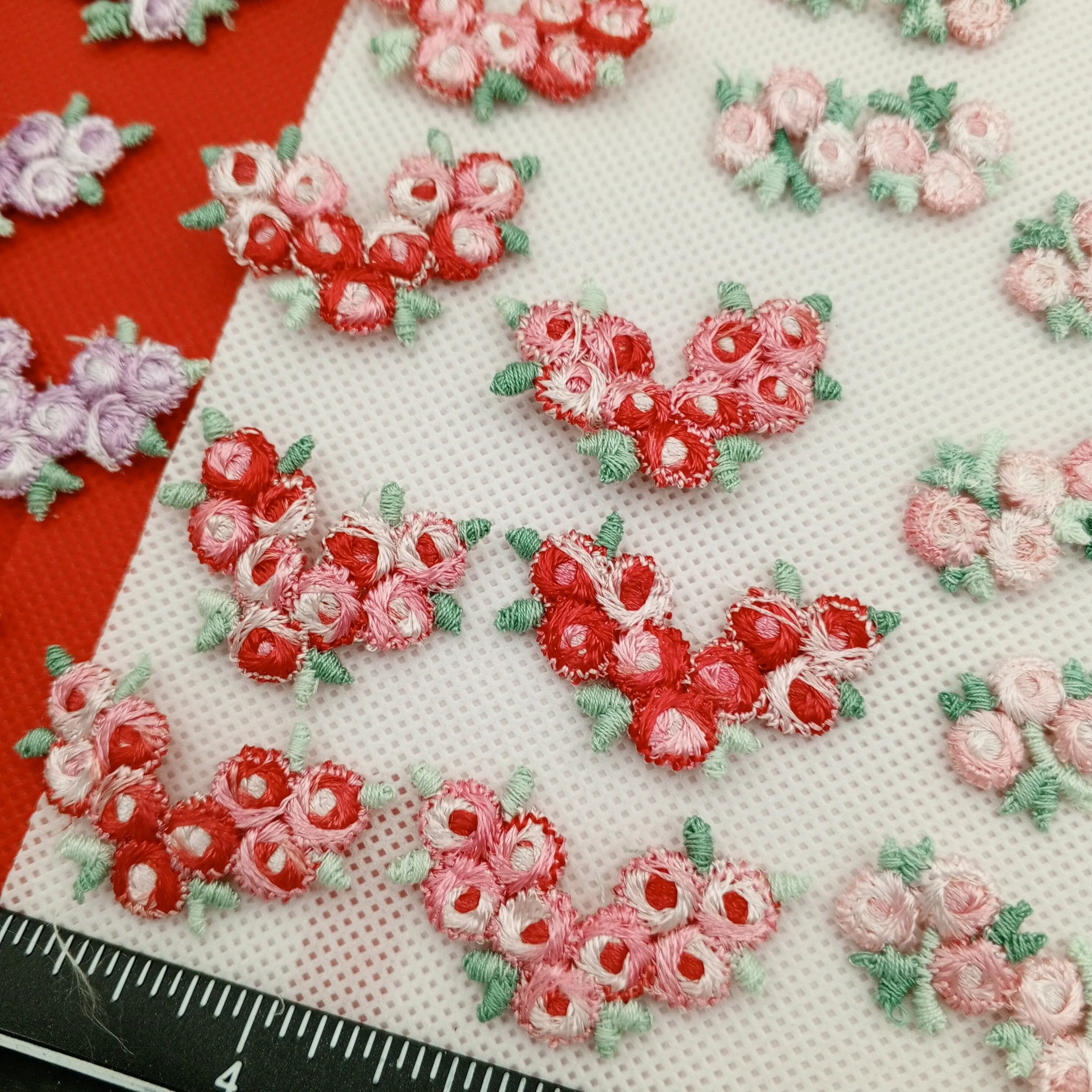 30 pieces FLORAL VINTAGE appliques purple green red pink flower Patches #146