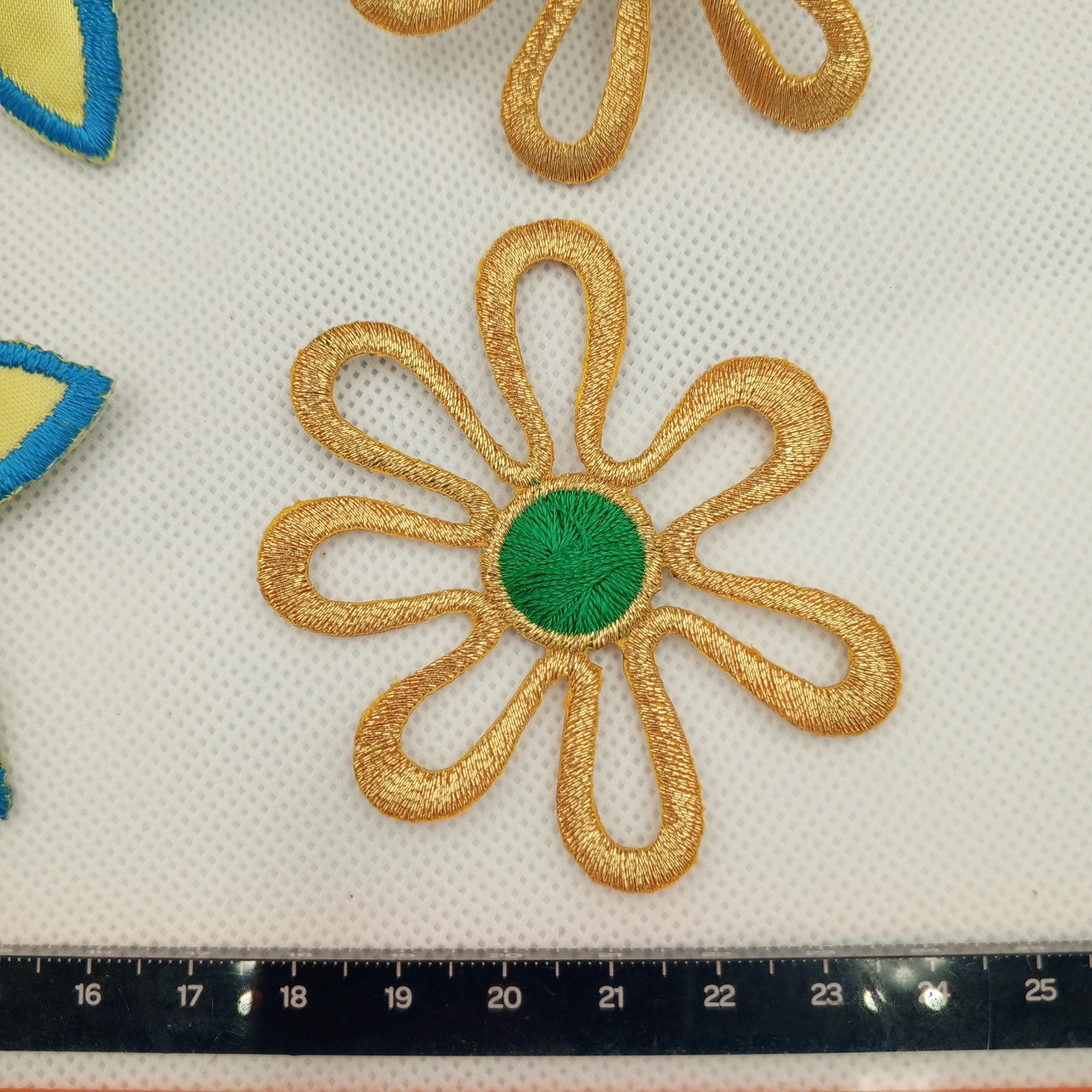 4 pieces FLORAL VINTAGE appliques metallic gold emerald green blue yellow flower Patches #132