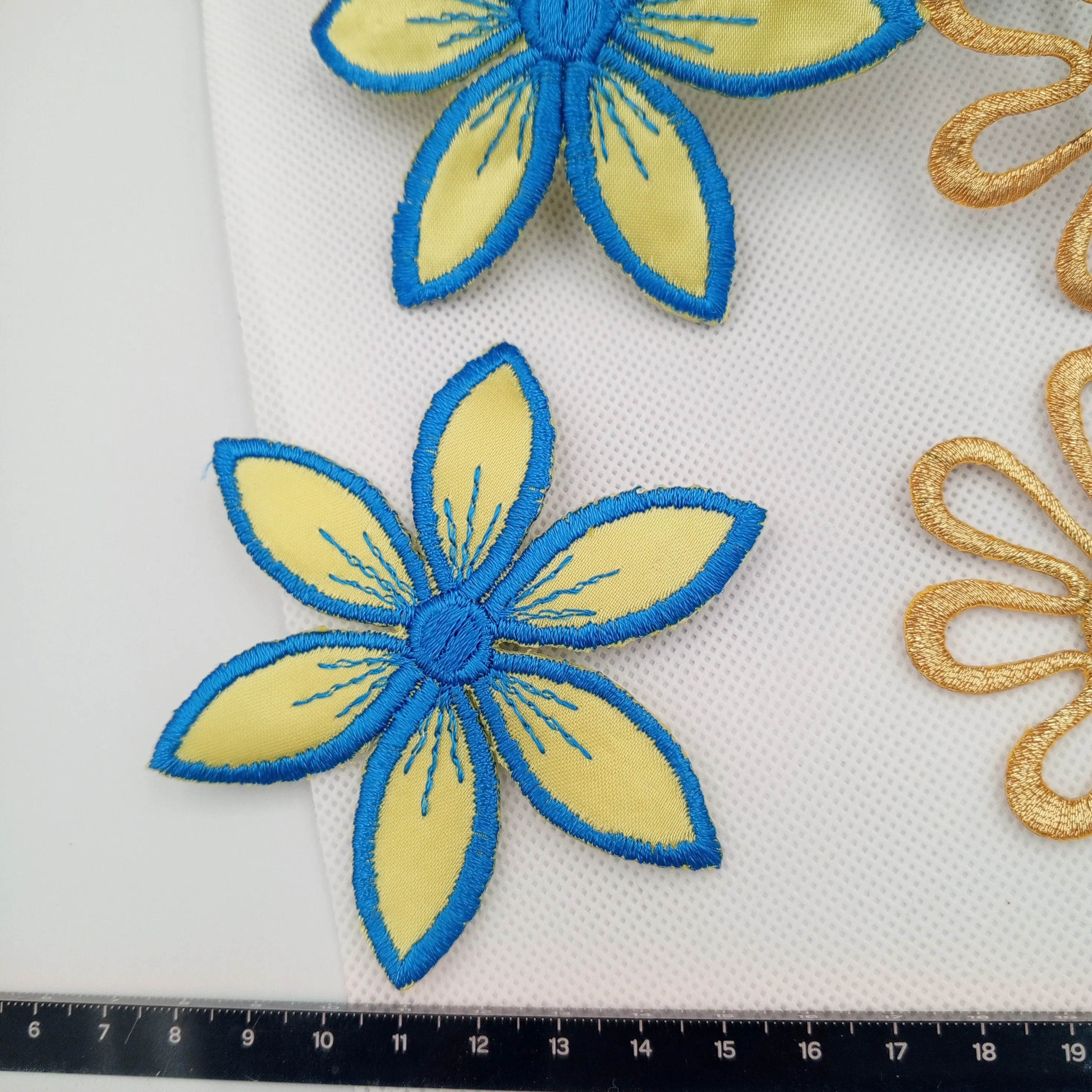 4 pieces FLORAL VINTAGE appliques metallic gold emerald green blue yellow flower Patches #132