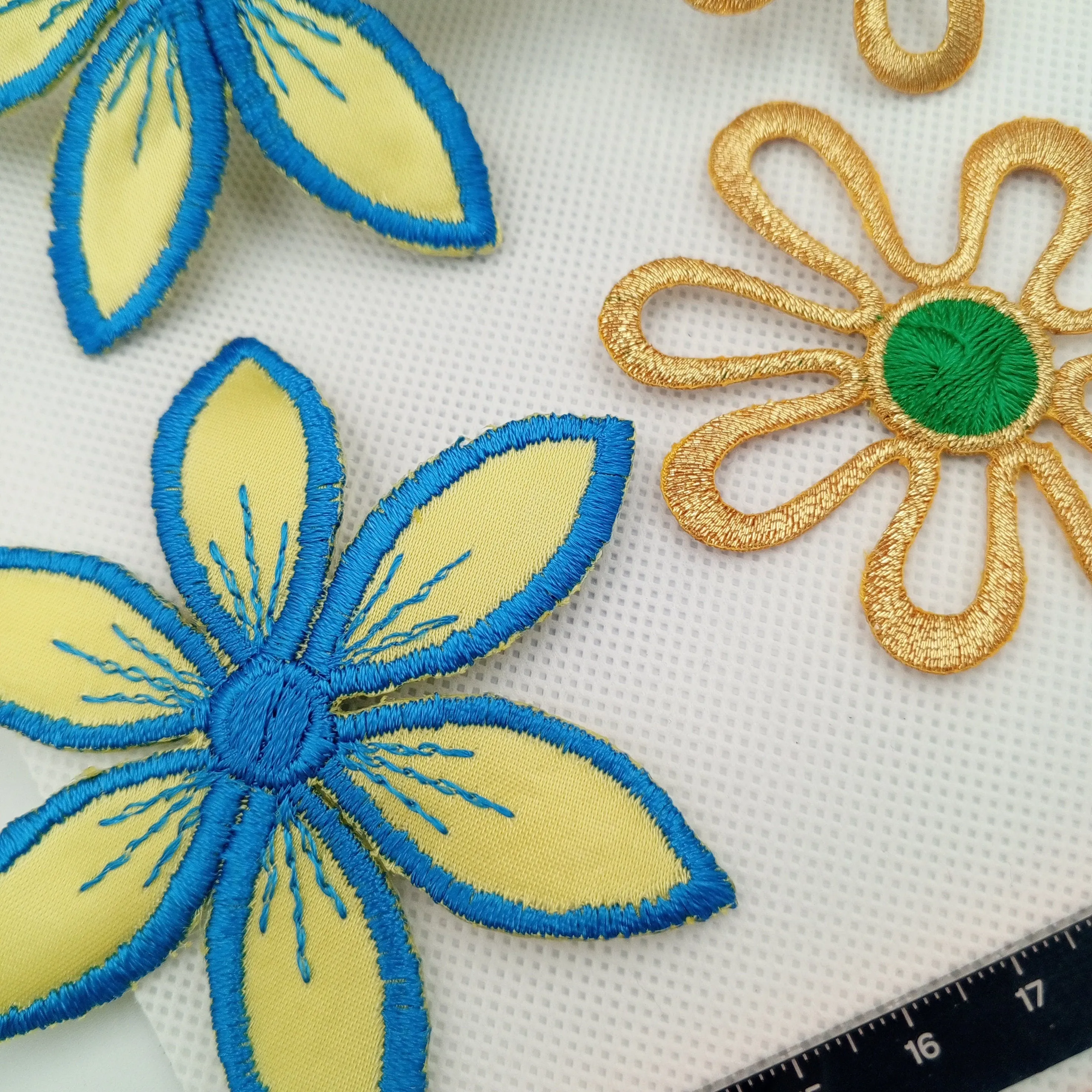 4 pieces FLORAL VINTAGE appliques metallic gold emerald green blue yellow flower Patches #132