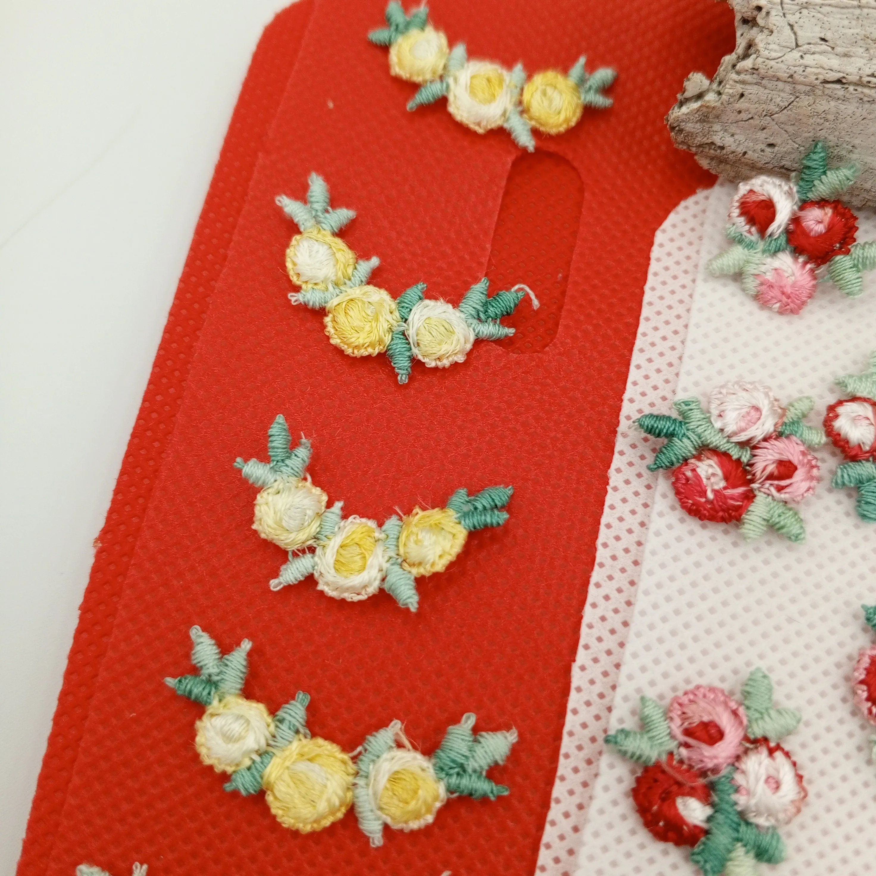 40 pieces FLORAL VINTAGE appliques red light green pink white yellow flower Patches #144