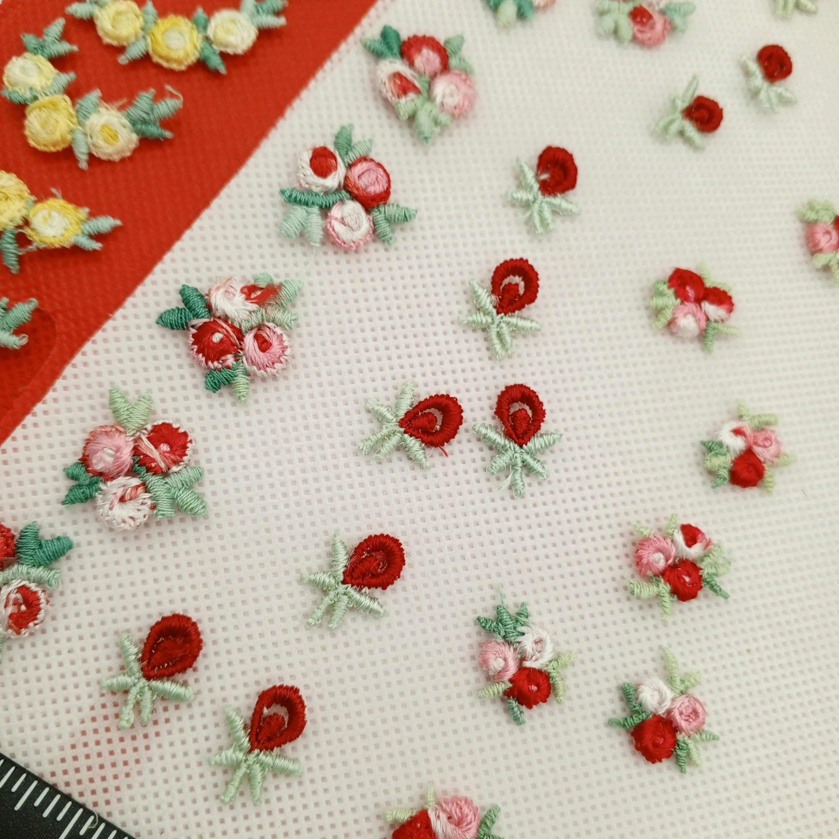40 pieces FLORAL VINTAGE appliques red light green pink white yellow flower Patches #144