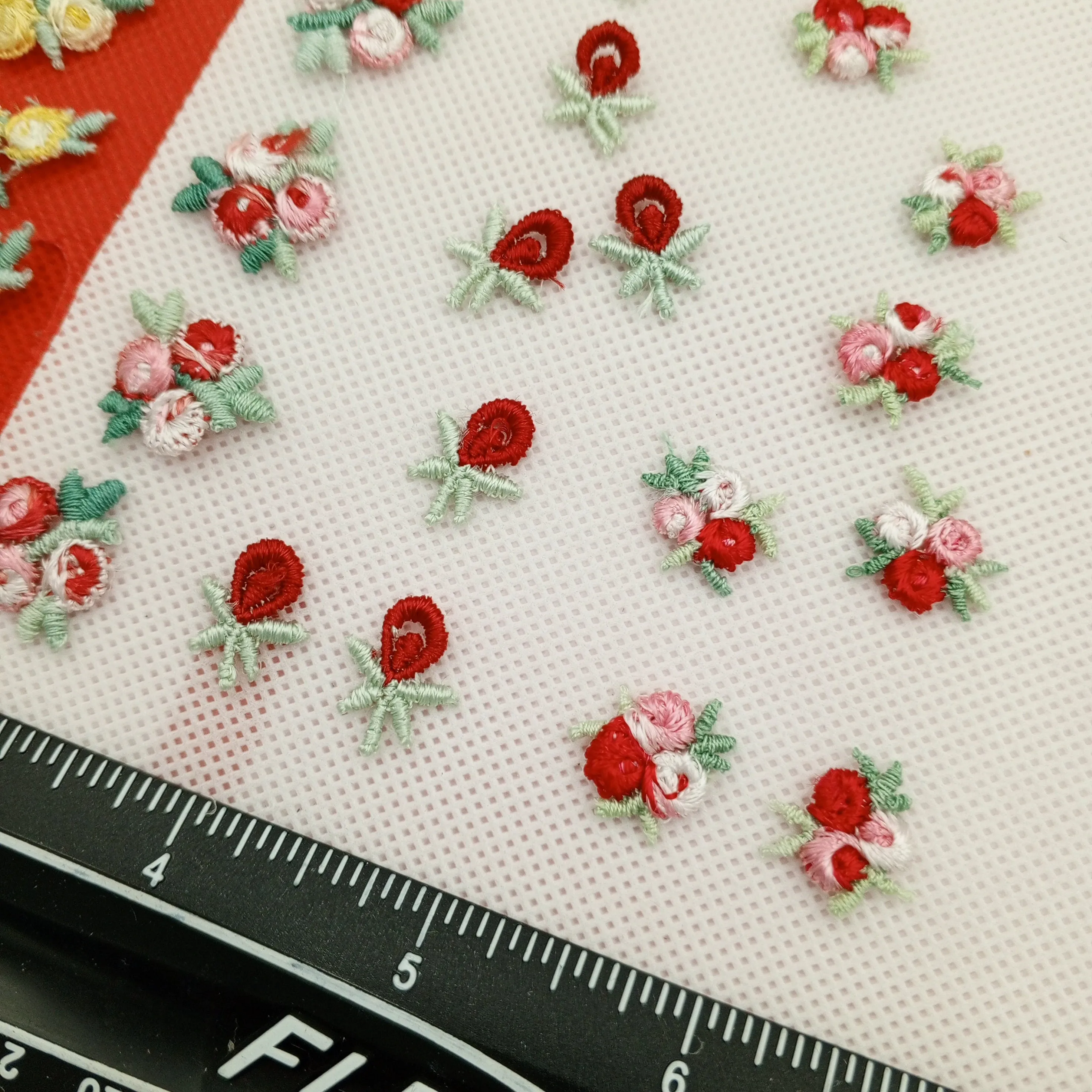 40 pieces FLORAL VINTAGE appliques red light green pink white yellow flower Patches #144