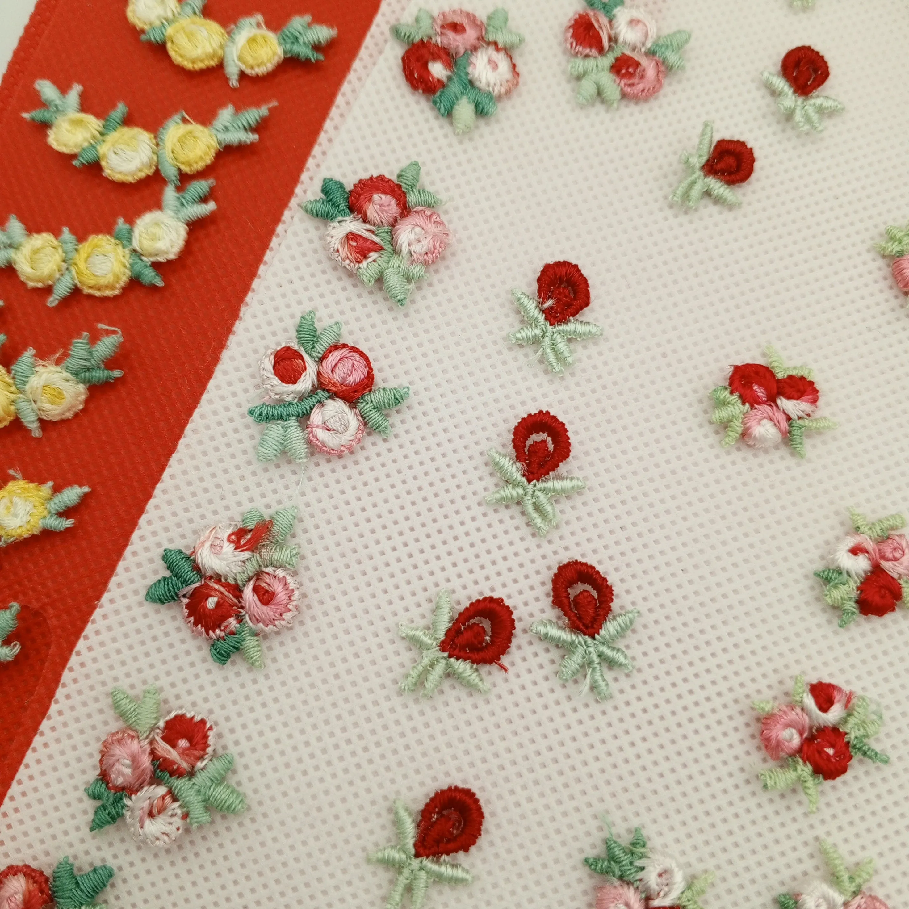 40 pieces FLORAL VINTAGE appliques red light green pink white yellow flower Patches #144