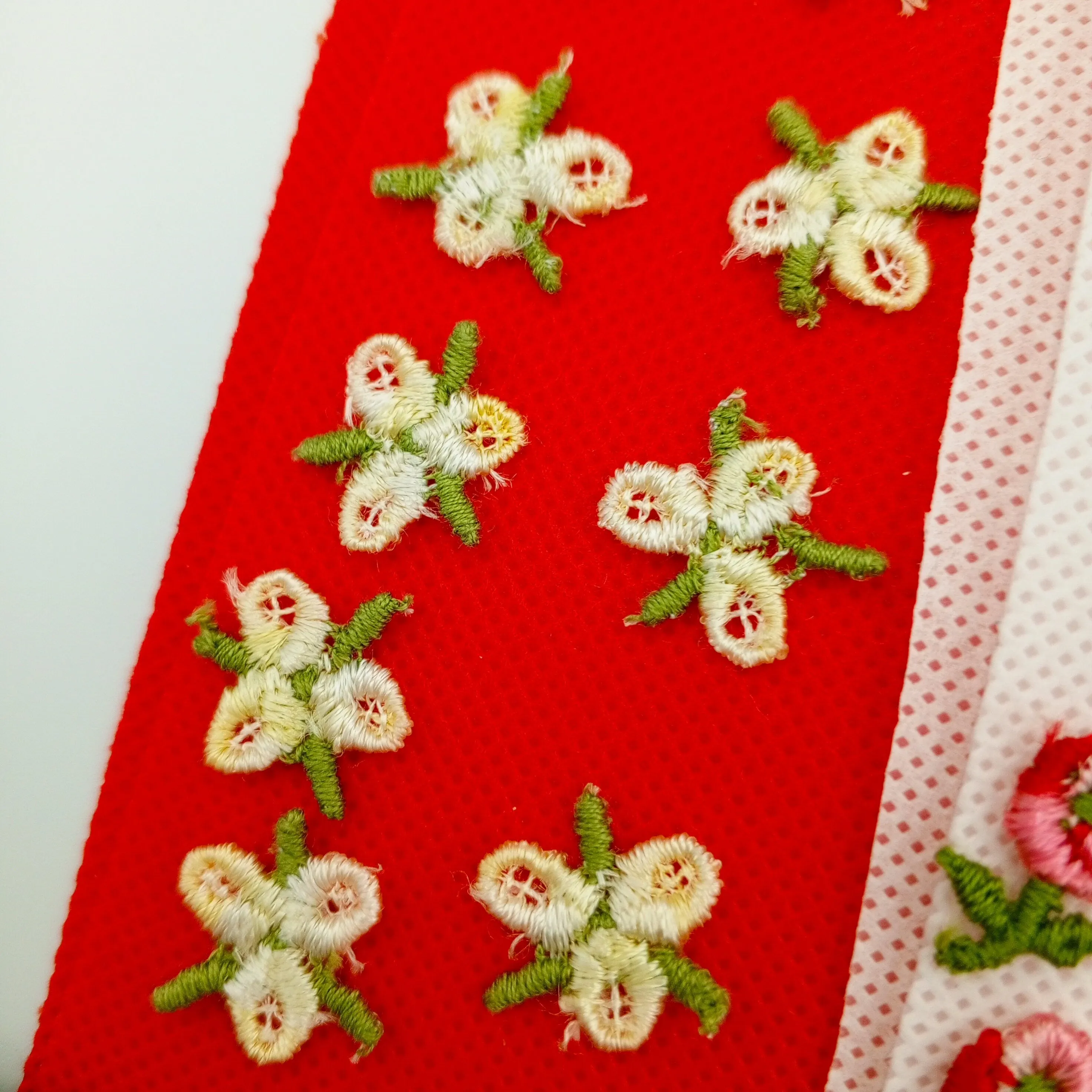50 pieces FLORAL VINTAGE appliques blue white green pastel green pink red flower Patches #150