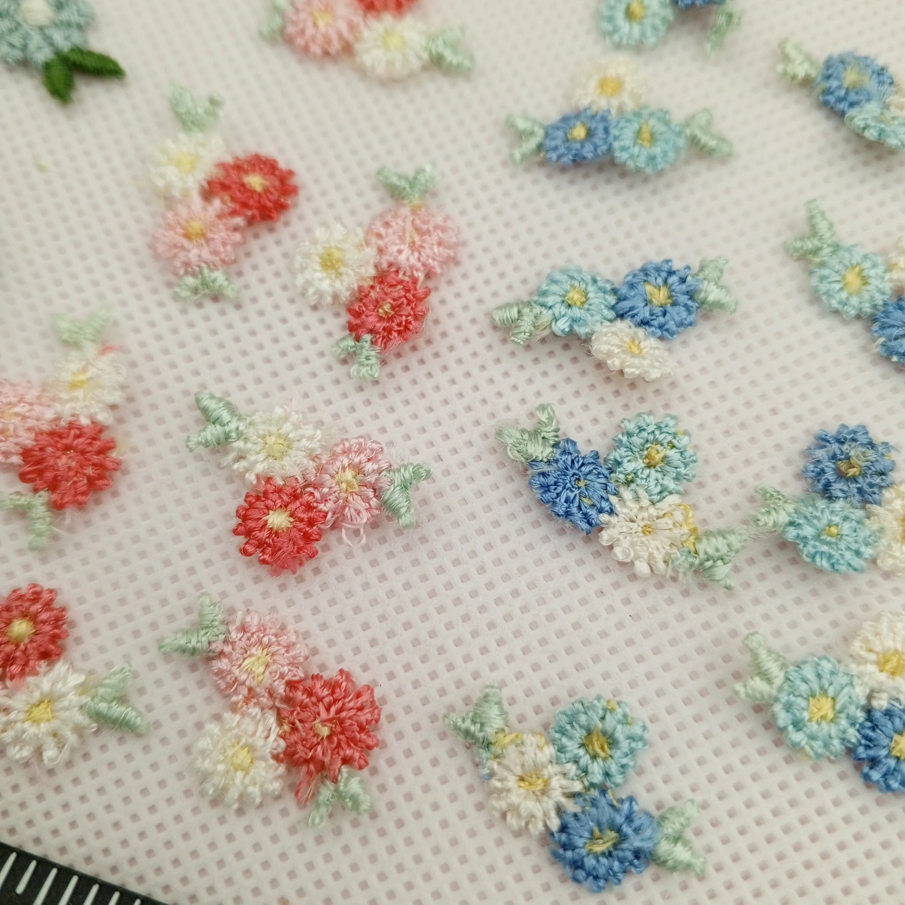50 pieces FLORAL VINTAGE appliques blue white green pastel green pink red flower Patches #150