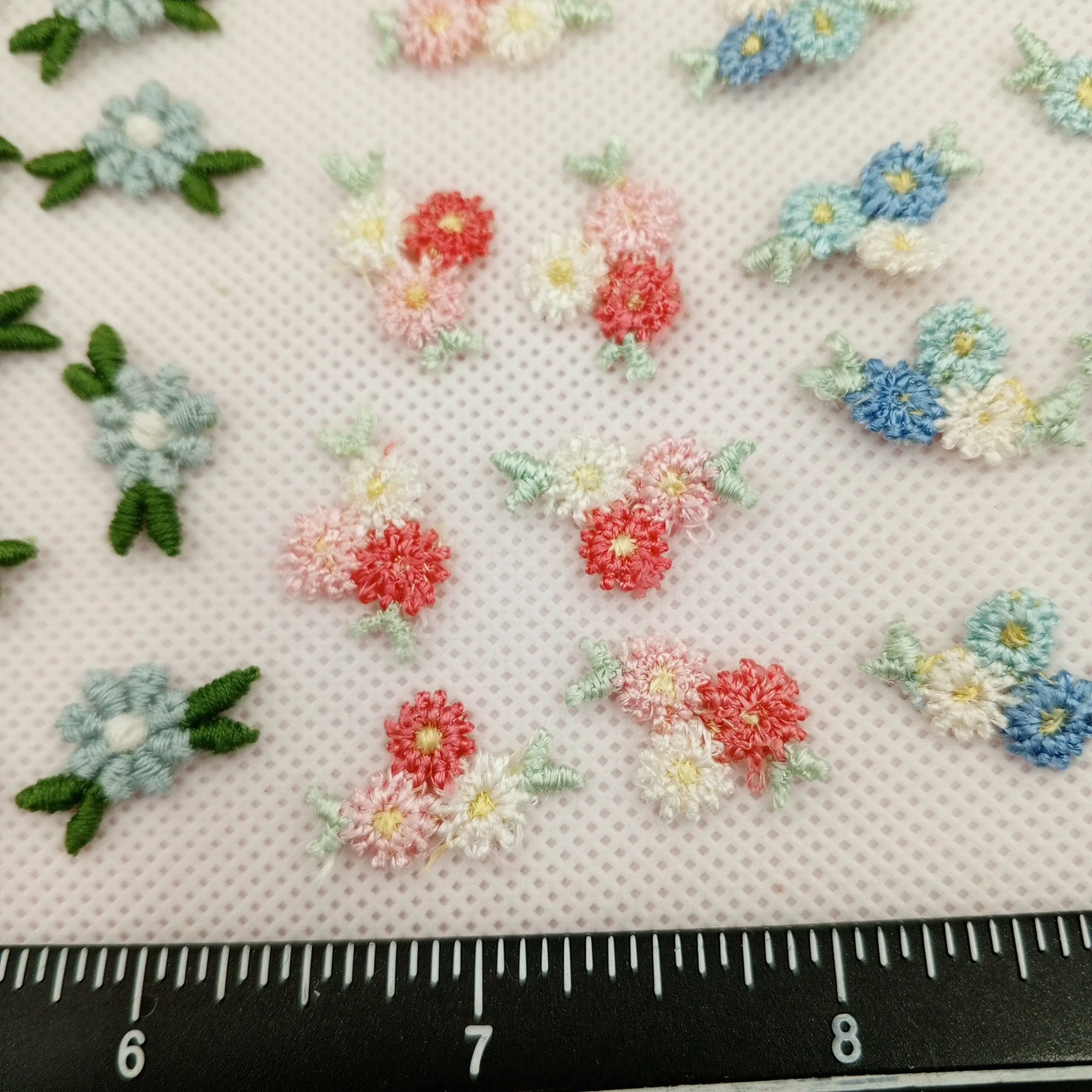 50 pieces FLORAL VINTAGE appliques blue white green pastel green pink red flower Patches #150
