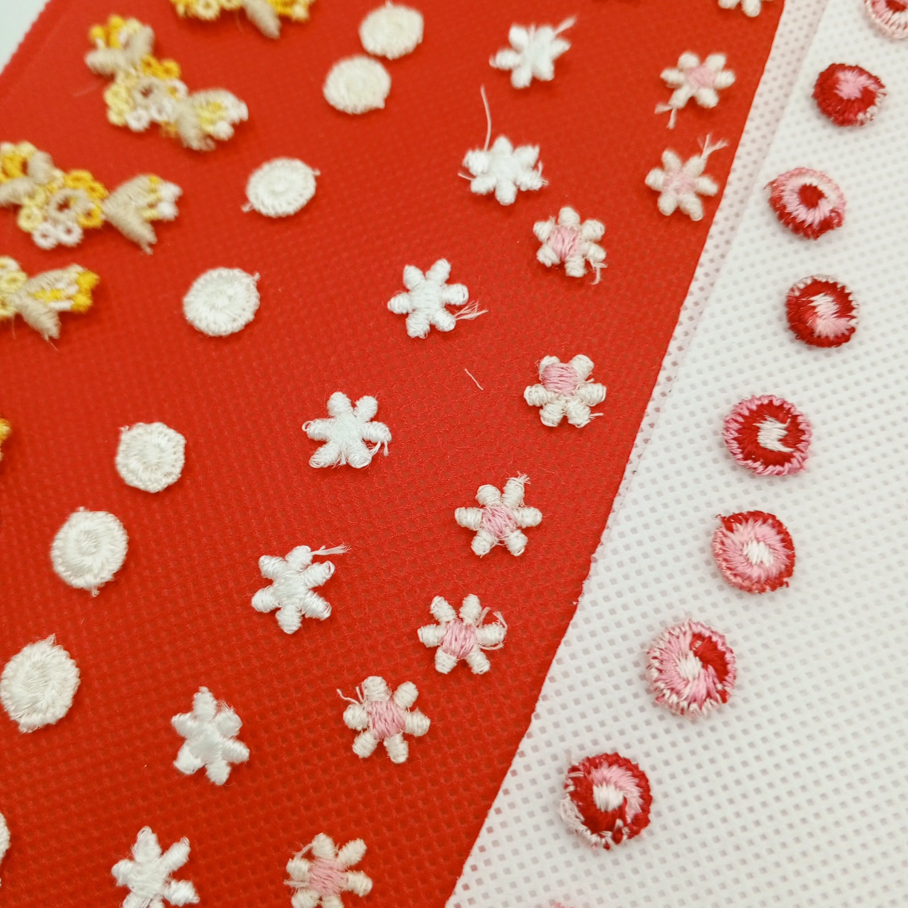 50 pieces FLORAL VINTAGE appliques white red pink yellow flower Patches #151