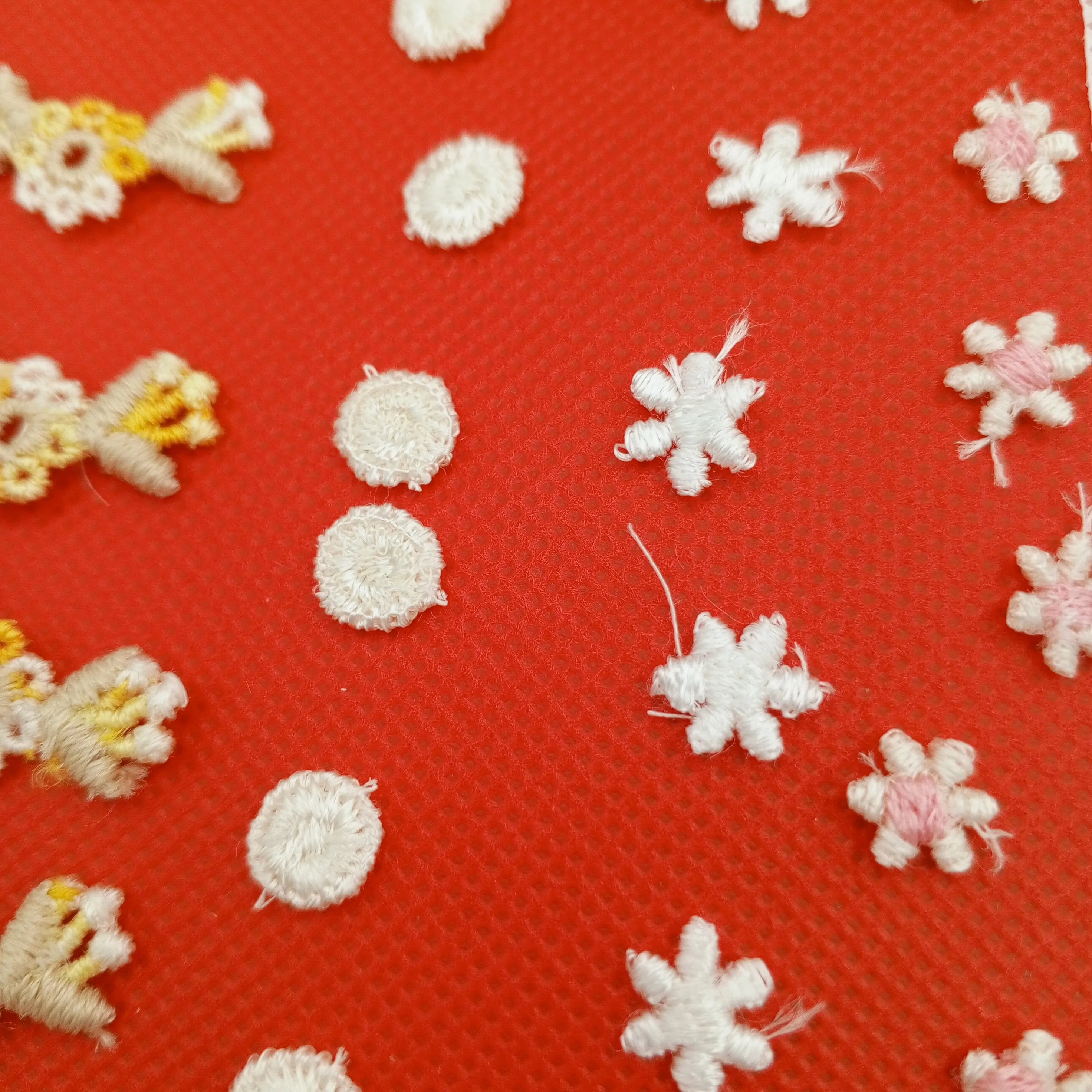 50 pieces FLORAL VINTAGE appliques white red pink yellow flower Patches #151