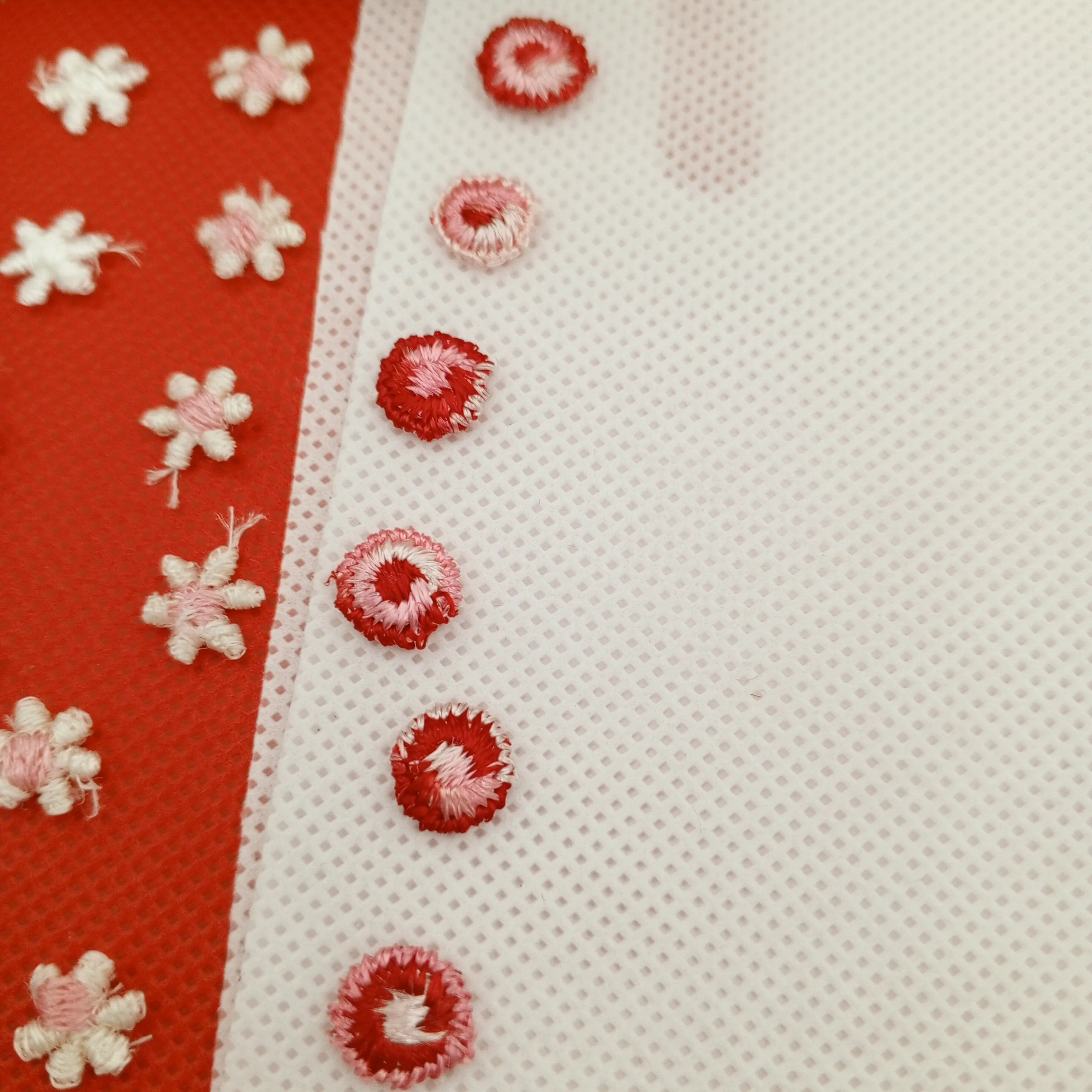 50 pieces FLORAL VINTAGE appliques white red pink yellow flower Patches #151