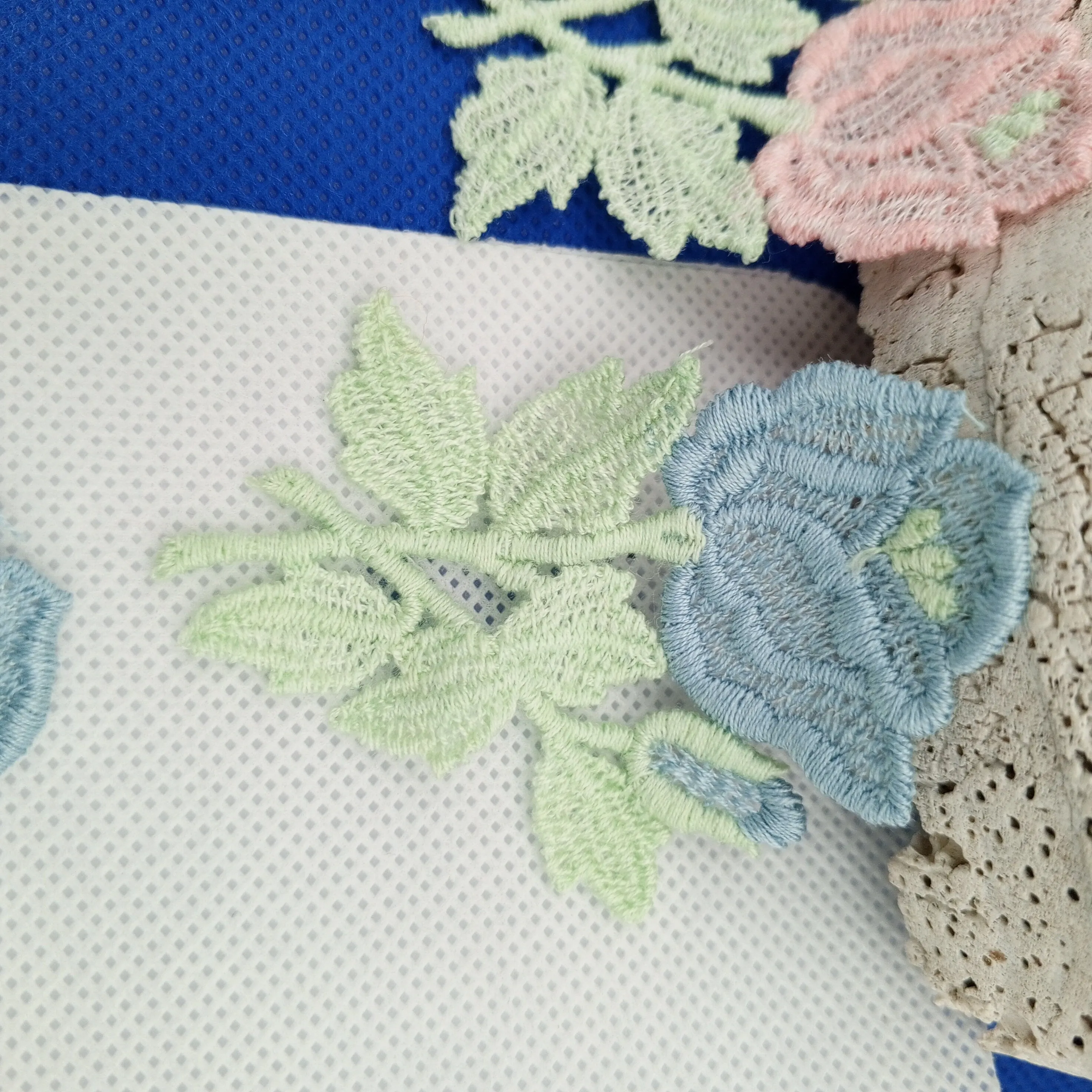 6 pieces FLORAL VINTAGE appliques pink blue green flower Patches #137
