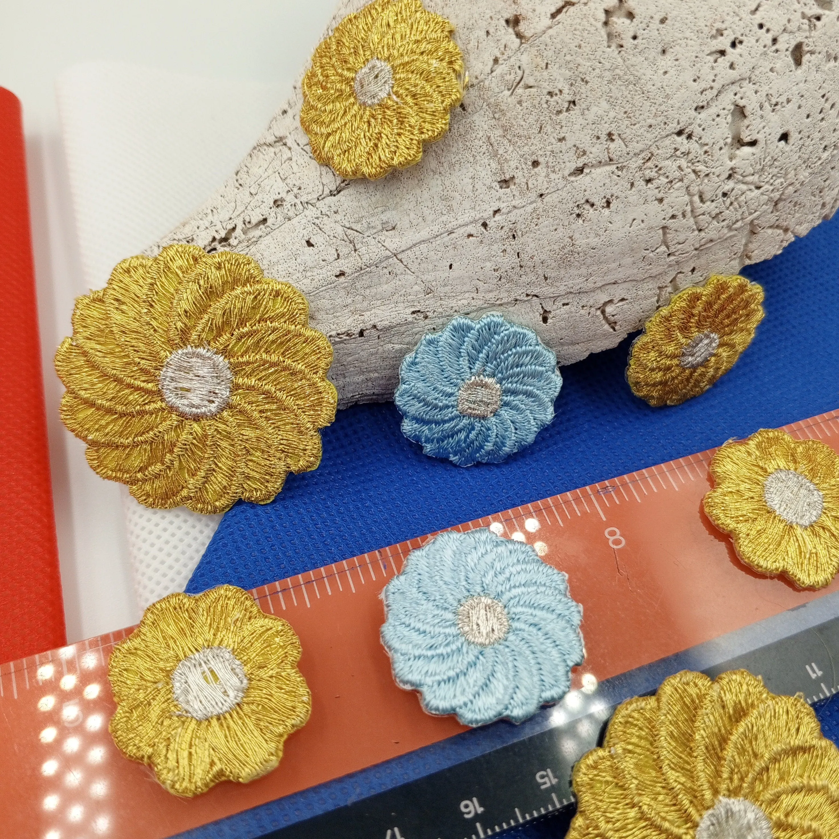8 pieces Metallic VINTAGE appliques silver gold light blue flower Patches #116