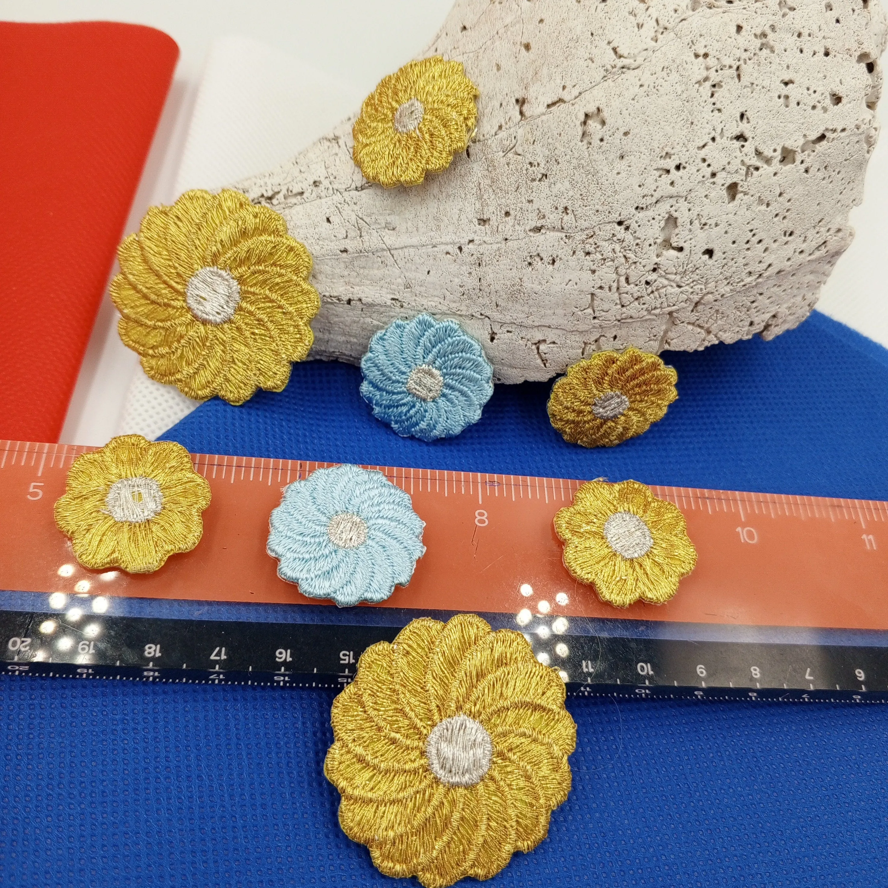 8 pieces Metallic VINTAGE appliques silver gold light blue flower Patches #116