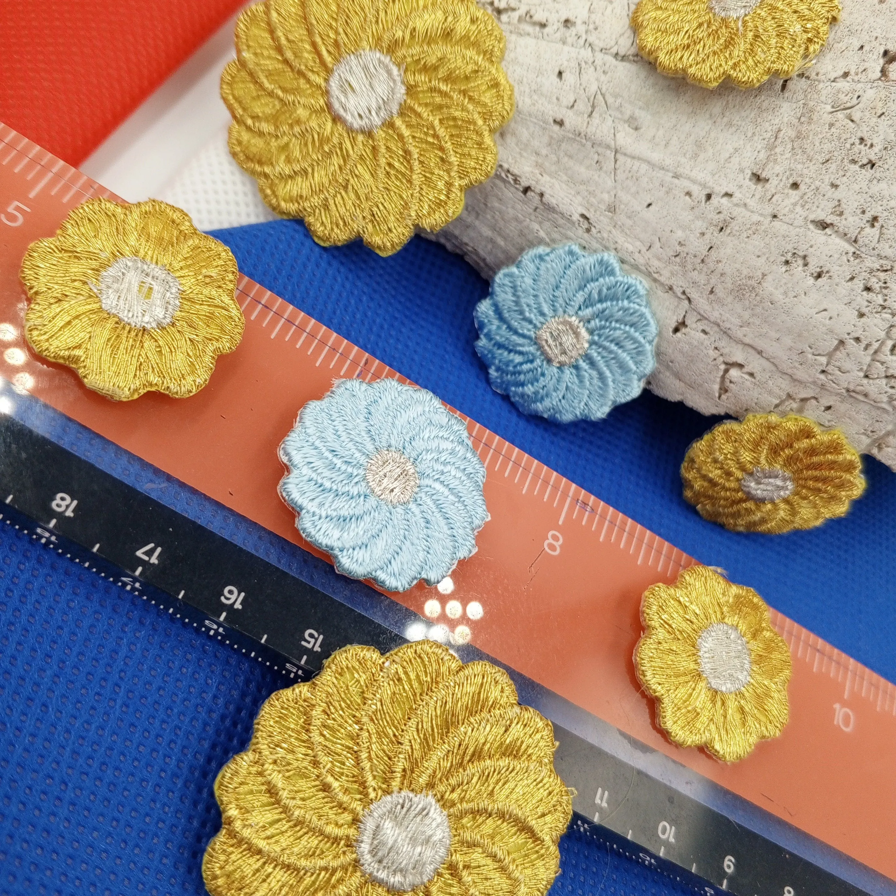 8 pieces Metallic VINTAGE appliques silver gold light blue flower Patches #116