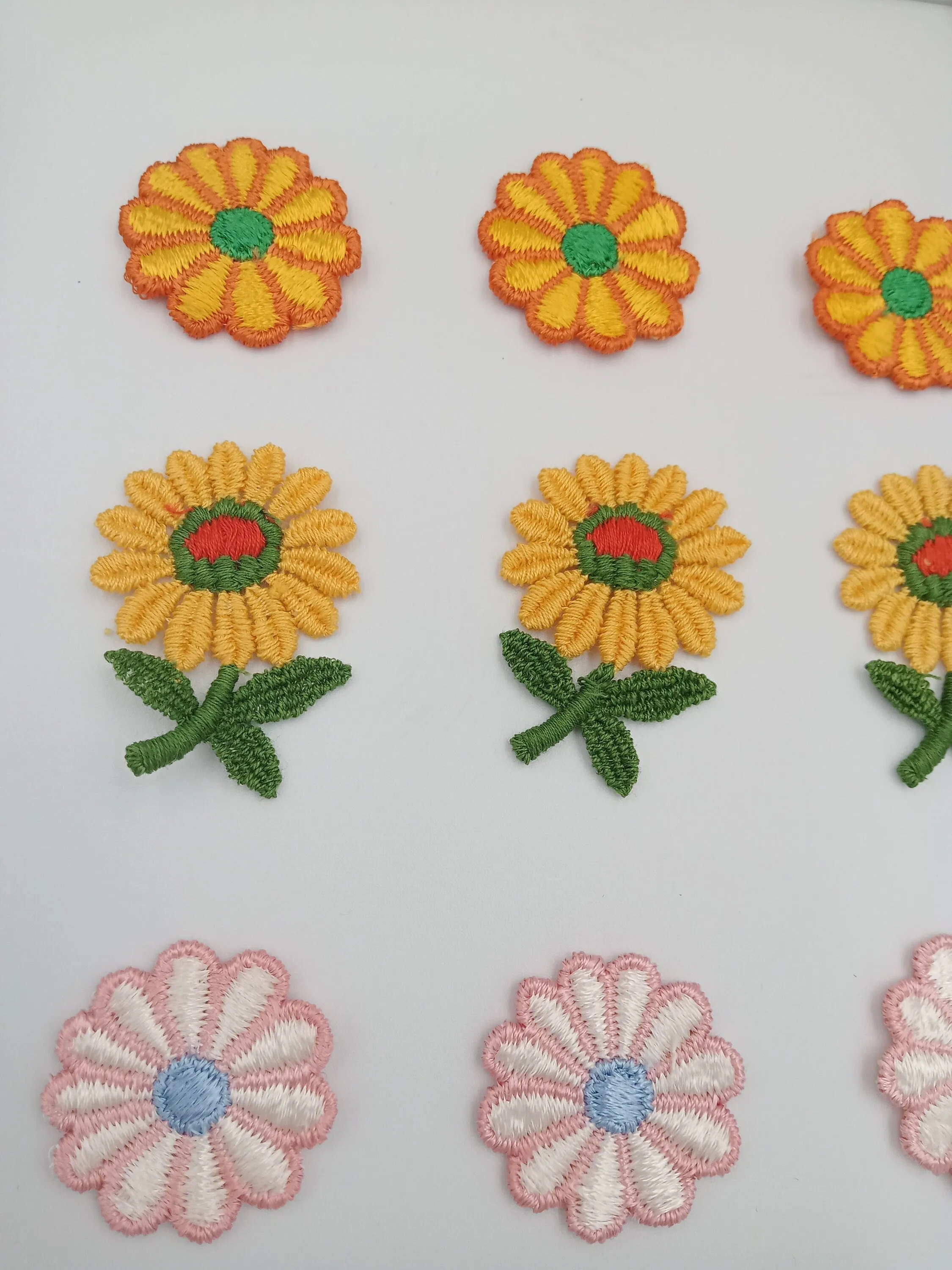 9 pieces FLORAL VINTAGE appliqués white light blue orange yellow green red pink flower Patches #105