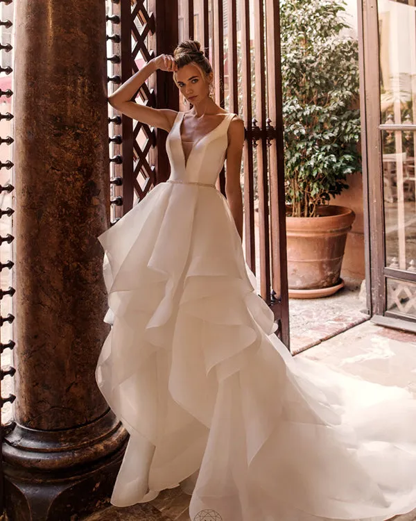 Delicate 2019 Wedding Dresses with V-Neckline Beaded A line Modest Bridal Gowns Organza Ruffles
