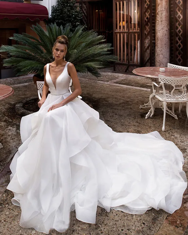 Delicate 2019 Wedding Dresses with V-Neckline Beaded A line Modest Bridal Gowns Organza Ruffles