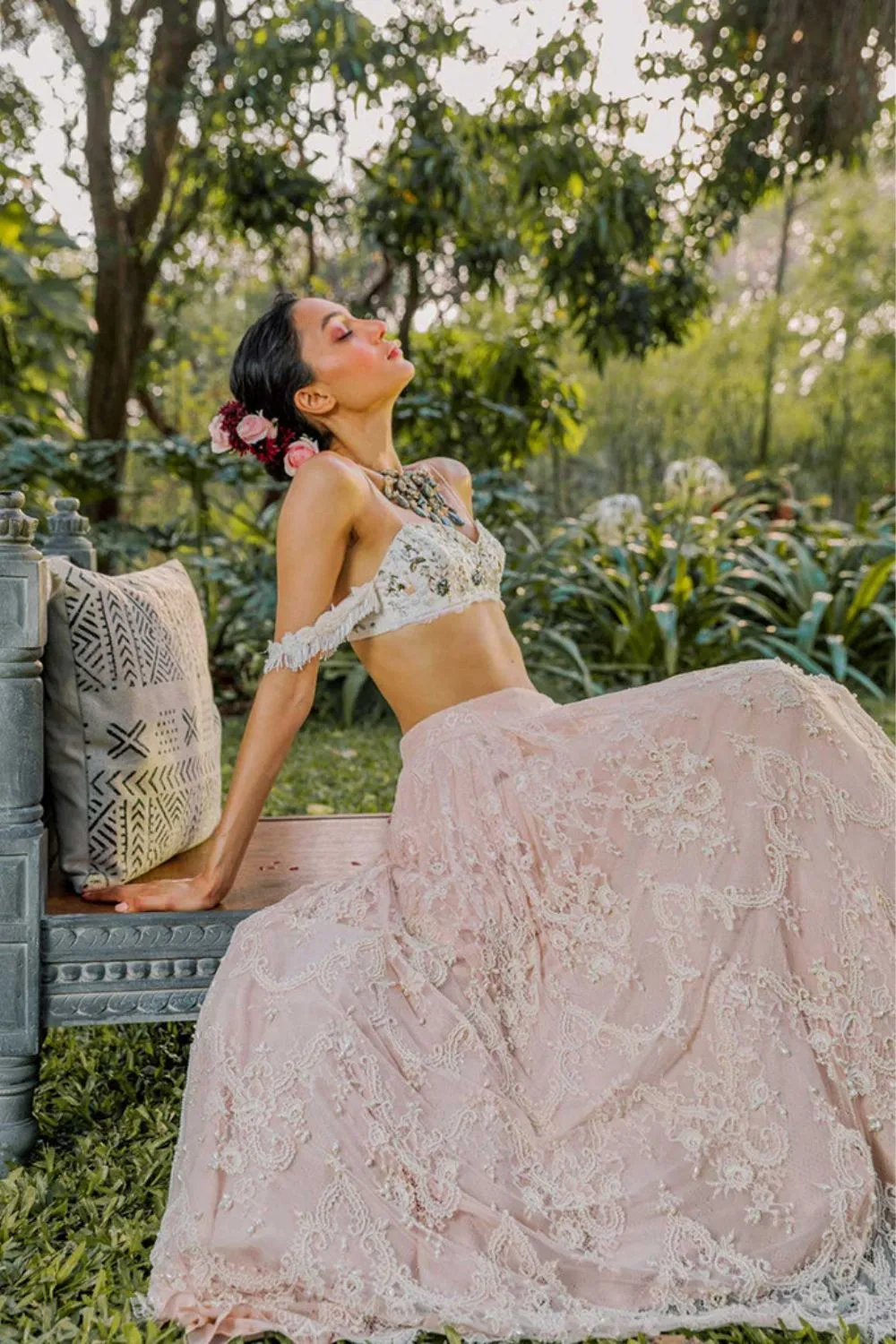 LACE AND PEARL, FRIDA, ROSE
