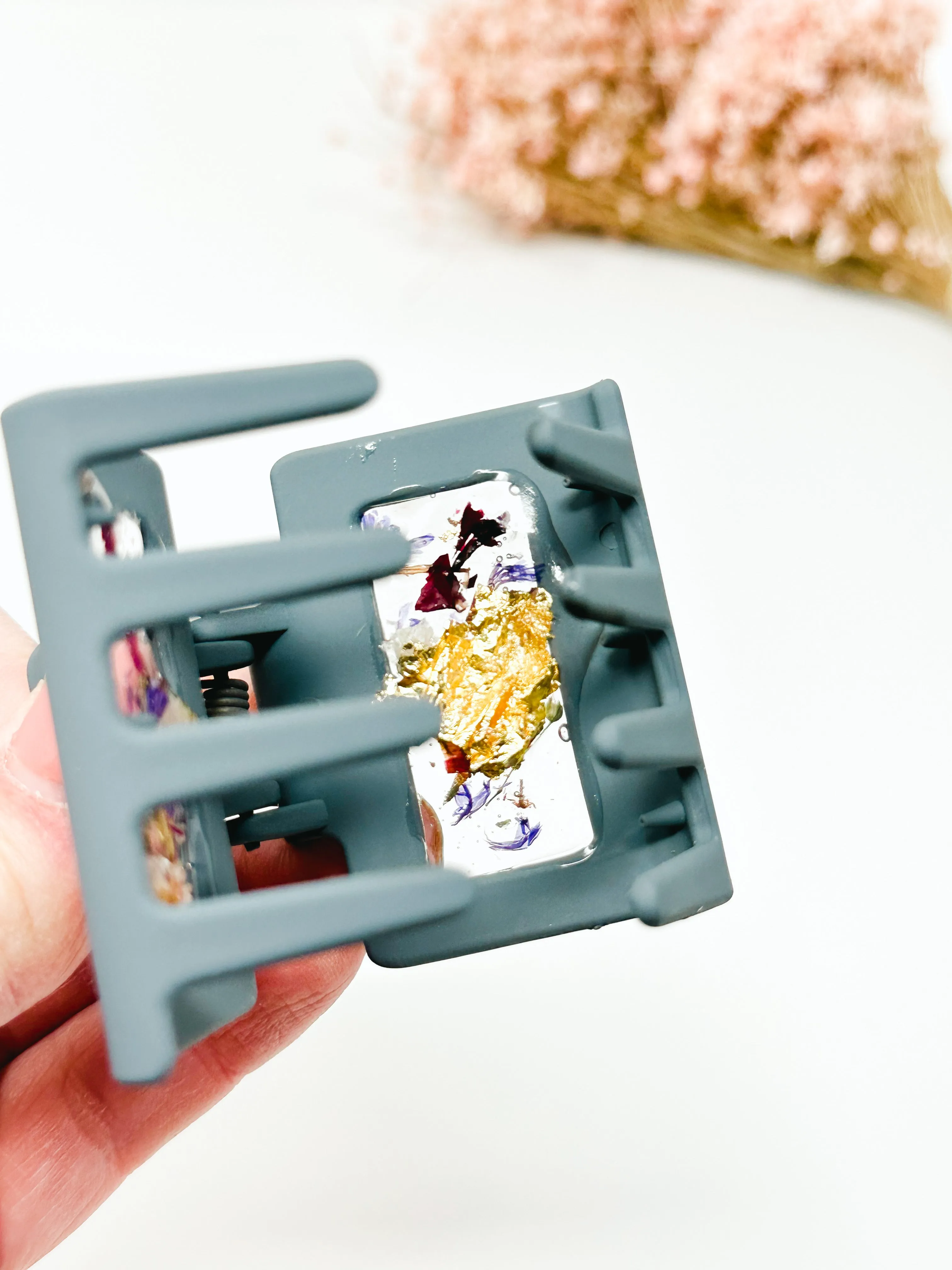 Ocean Blue SM Claw Clip with real Flowers