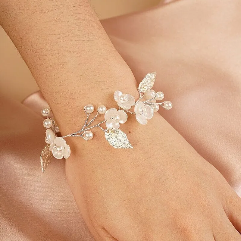 Off White Flower Bridal Bracelet, Wedding Floral Pearl Wire Bracelet, Bridesmaid Small Flower Bracelet, Prom Party Wire Bracelet