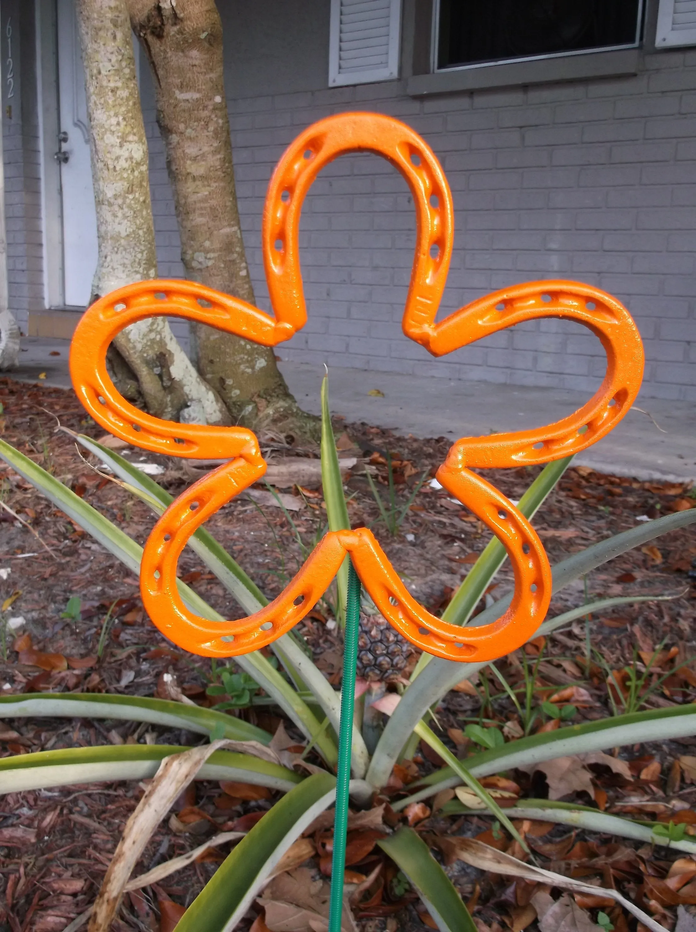 Orange Horseshoe Flower, Metal  Garden Stake, Spring Yard Art, Lucky Horseshoe