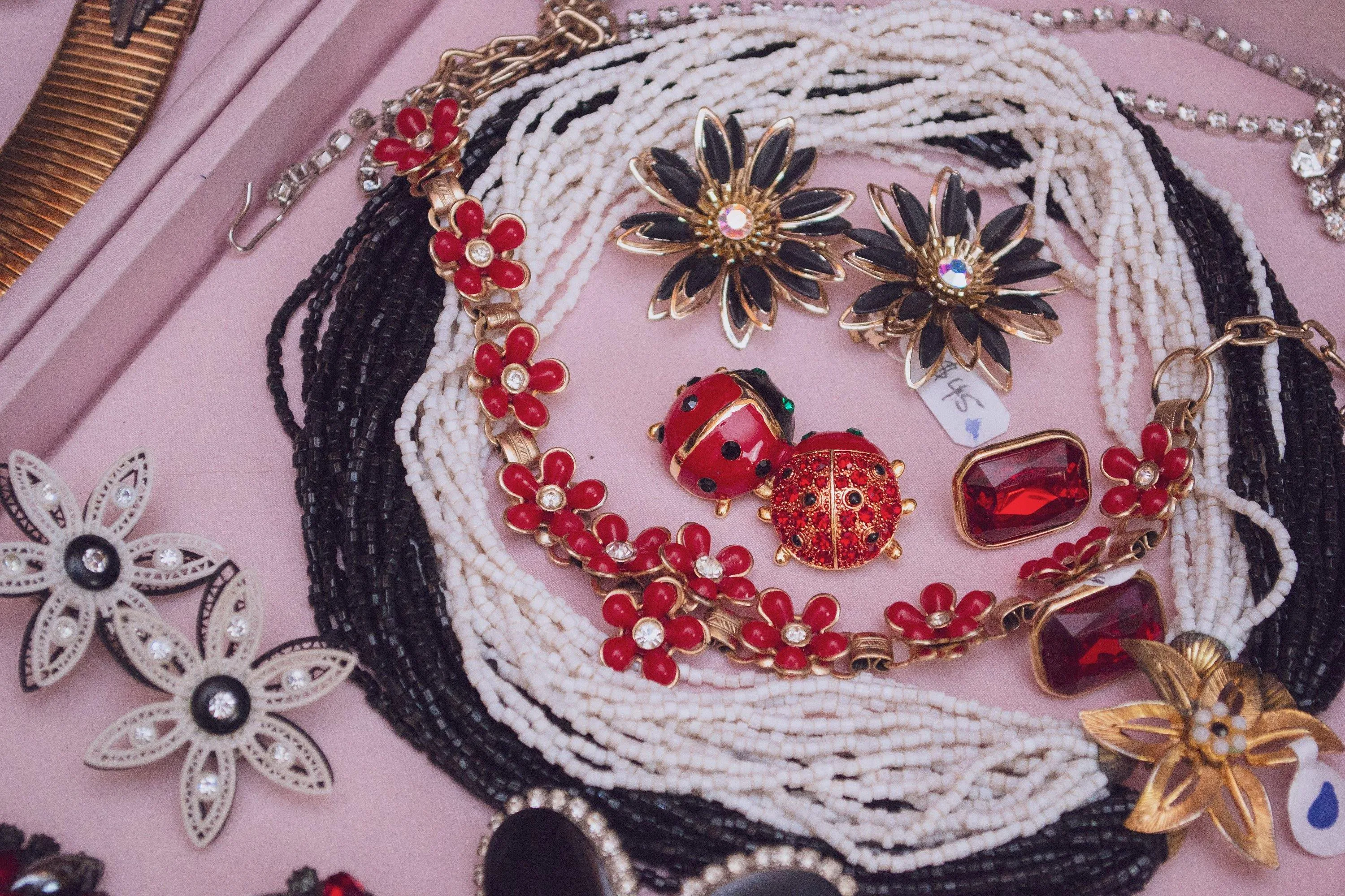 Vintage 1950s Red Daisy with Rhinestones Thermoset Choker Necklace