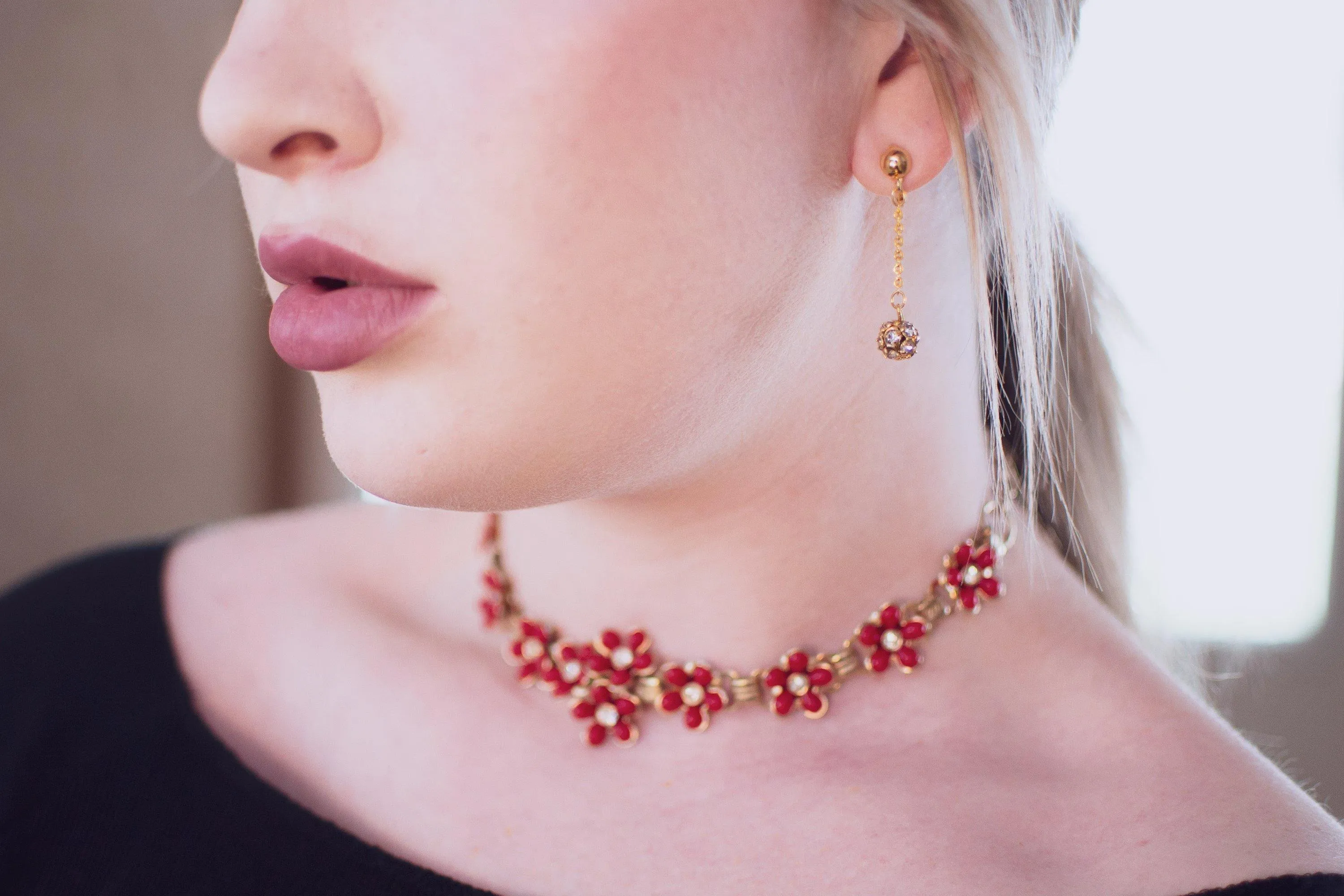 Vintage 1950s Red Daisy with Rhinestones Thermoset Choker Necklace
