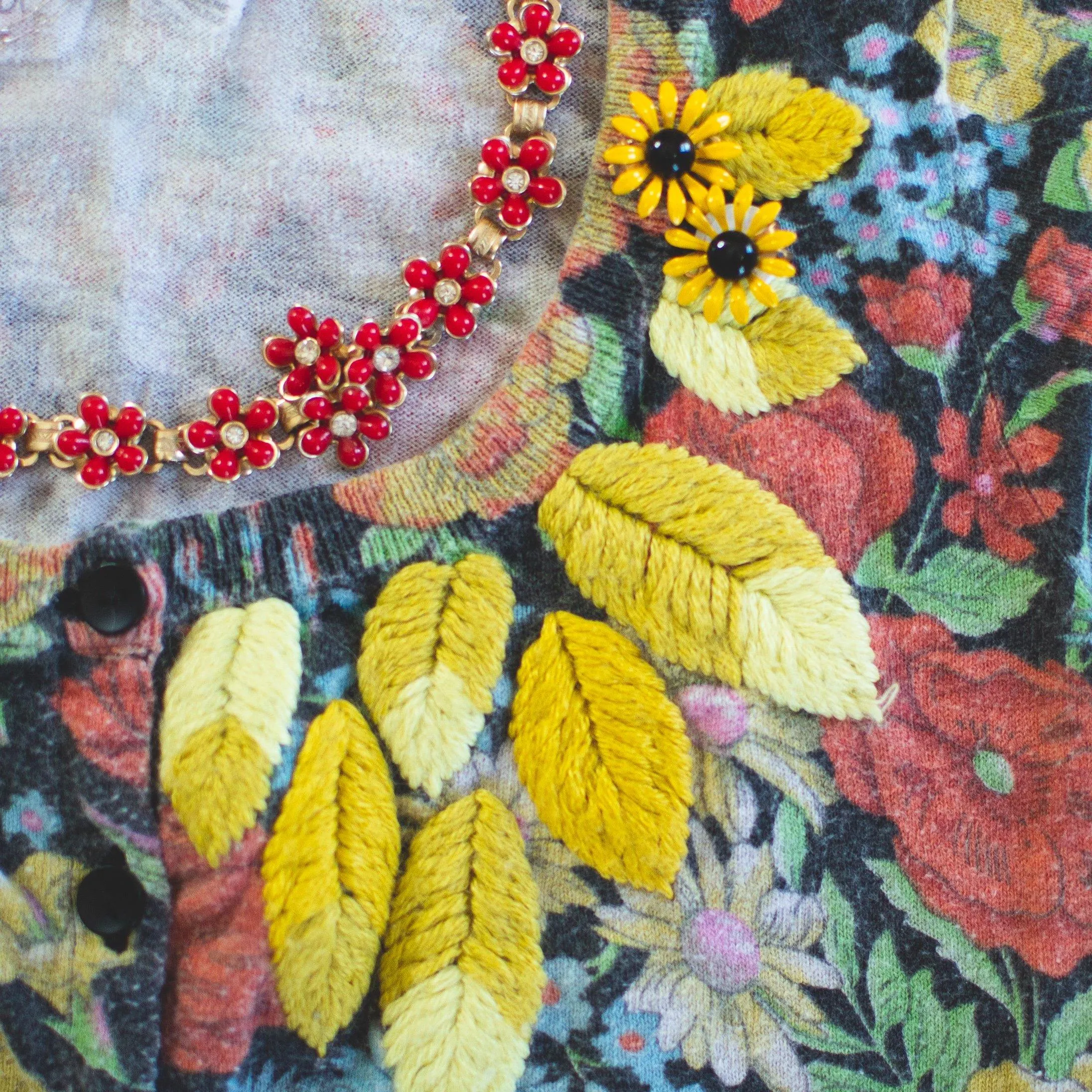 Vintage 1950s Red Daisy with Rhinestones Thermoset Choker Necklace