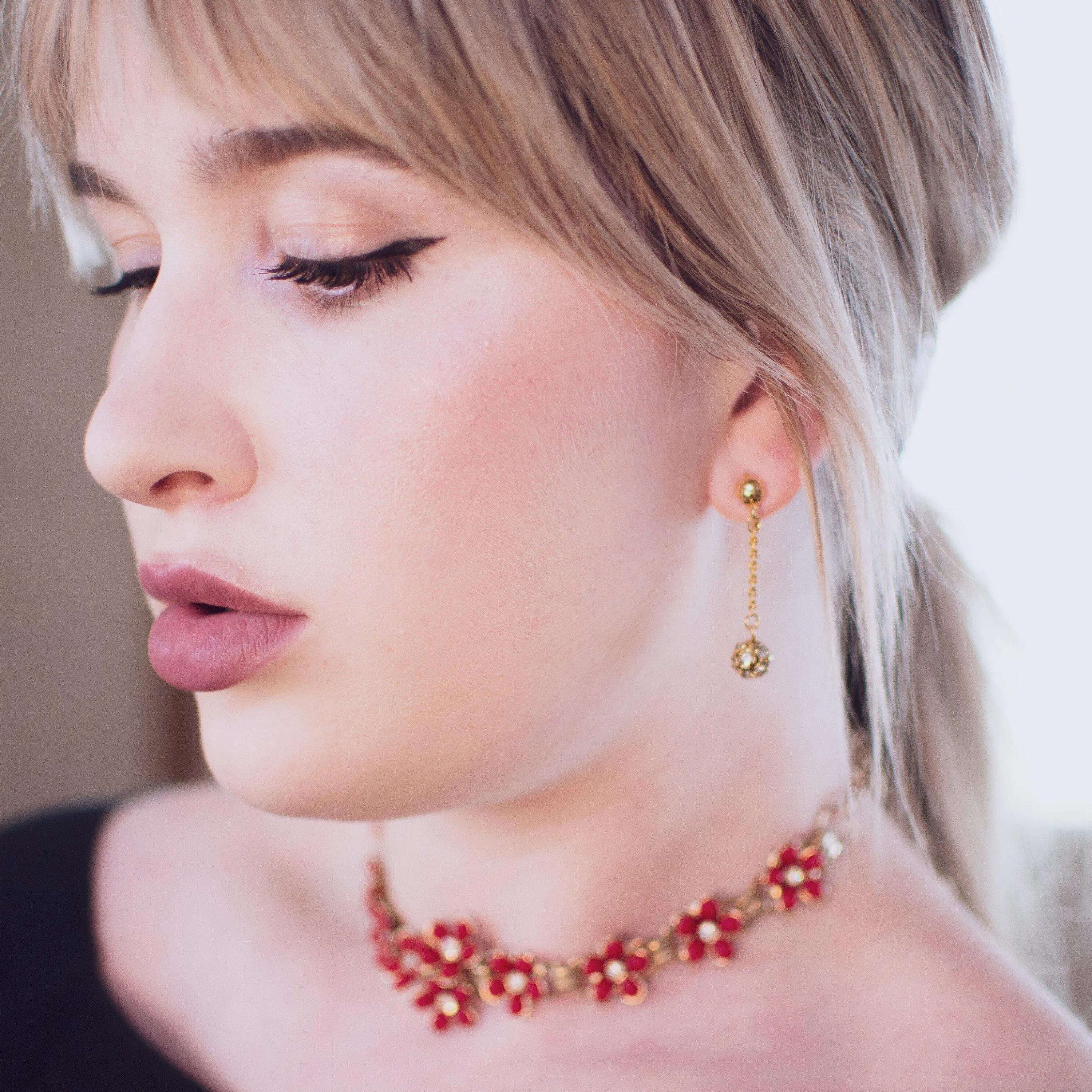 Vintage 1950s Red Daisy with Rhinestones Thermoset Choker Necklace