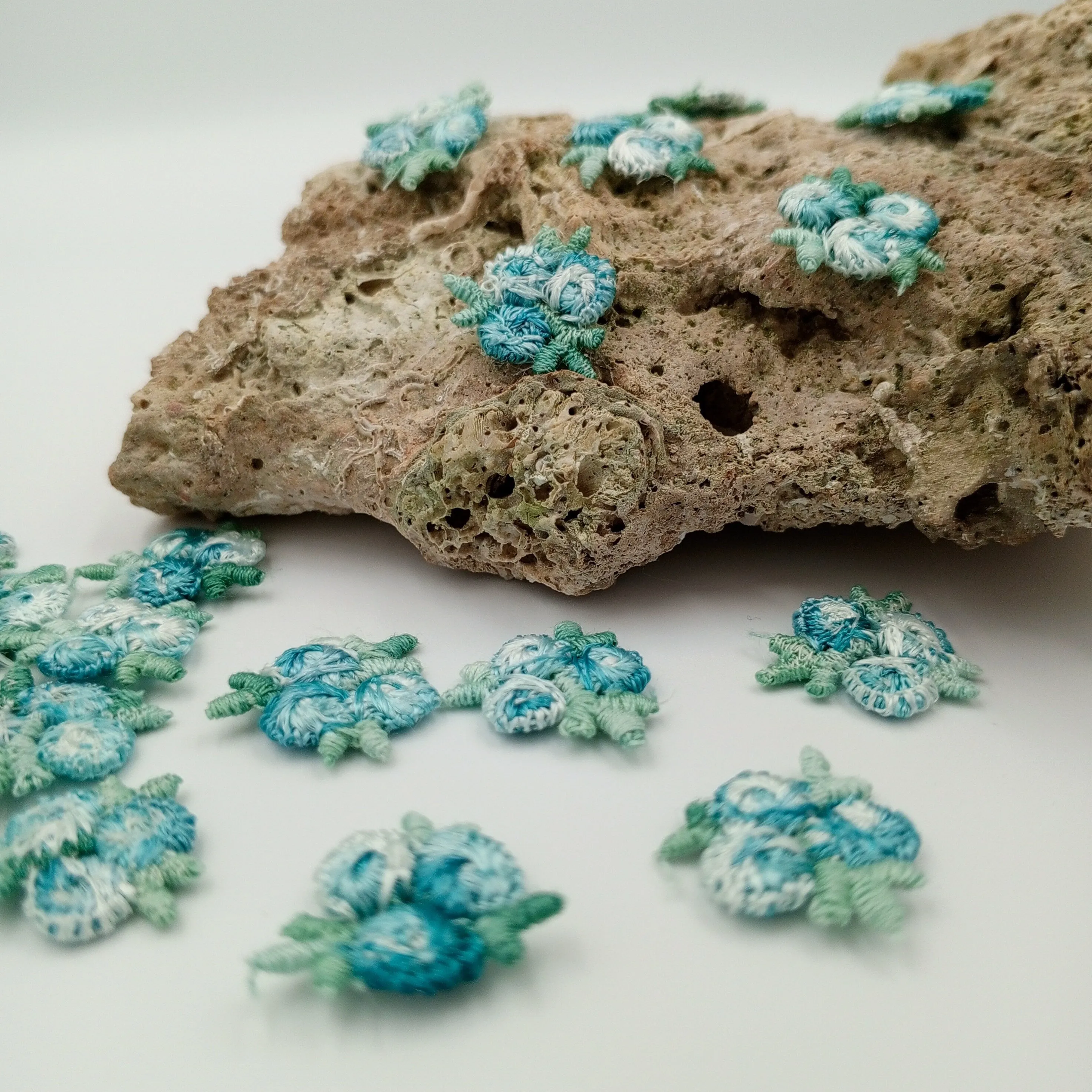 VINTAGE appliques cute blue green flower embroidery Patches #307