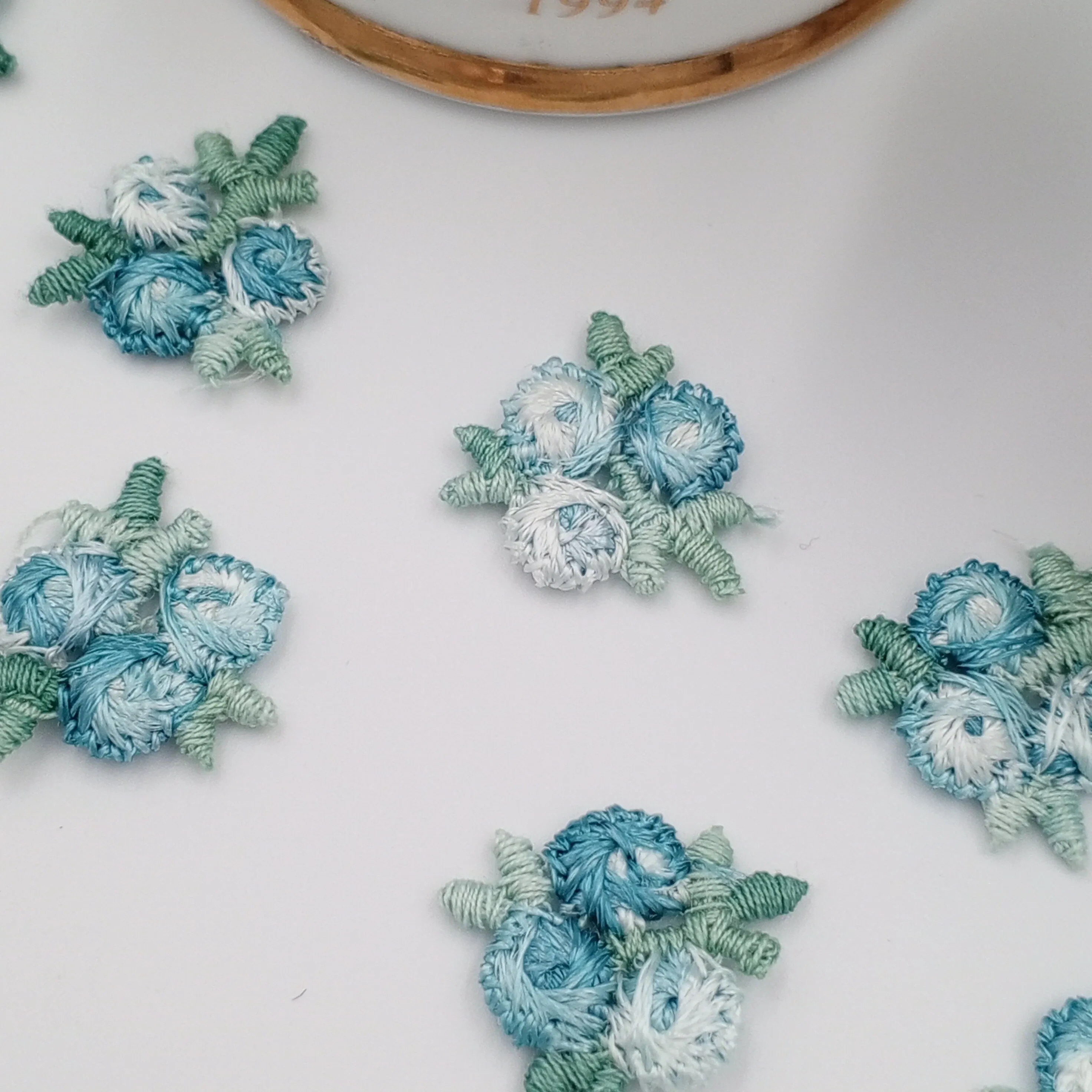 VINTAGE appliques cute blue green flower embroidery Patches #307