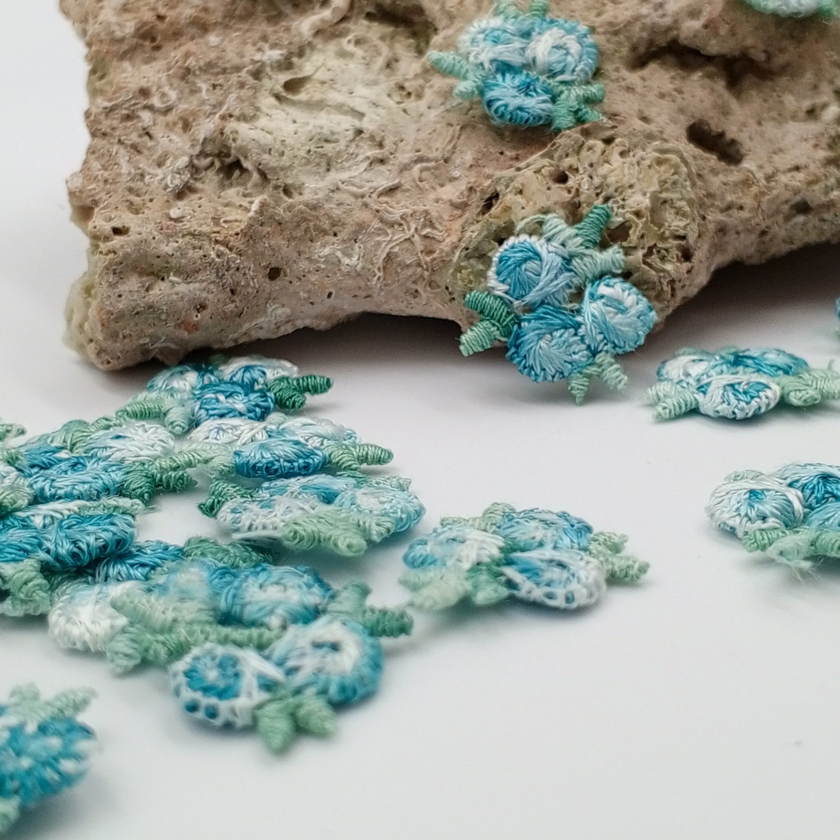VINTAGE appliques cute blue green flower embroidery Patches #307