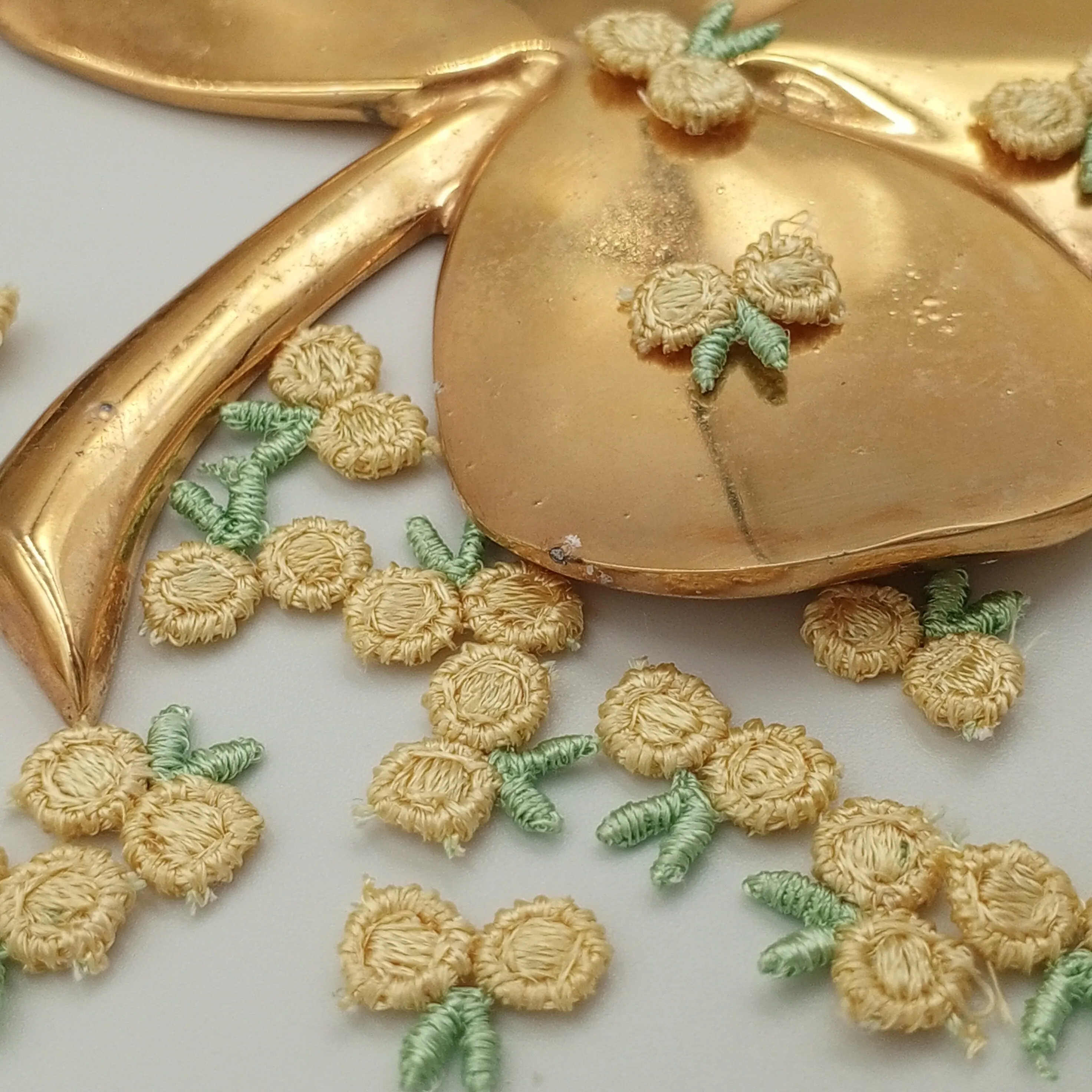 VINTAGE appliques cute green yellow flower embroidery Patches #313