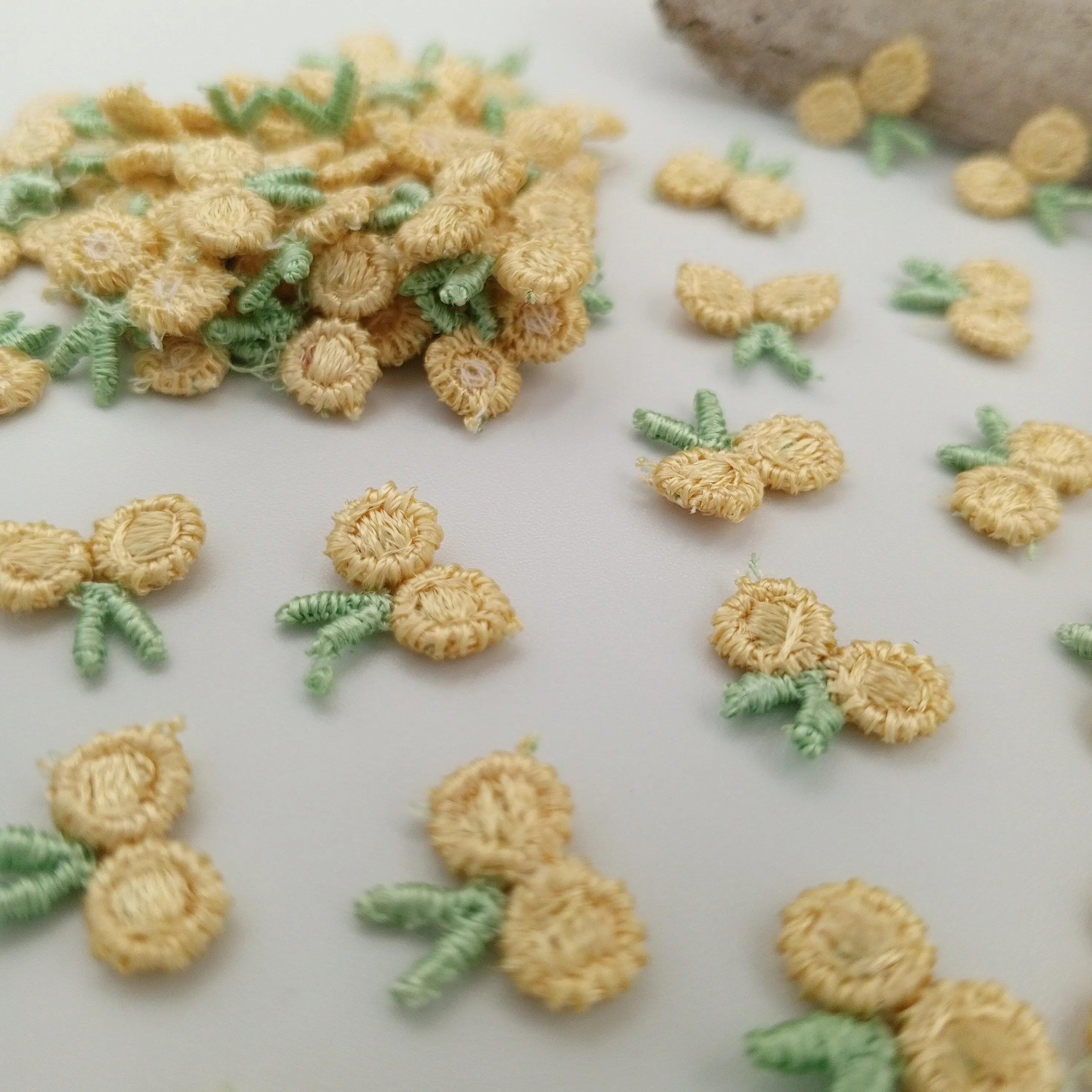 VINTAGE appliques cute green yellow flower embroidery Patches #313