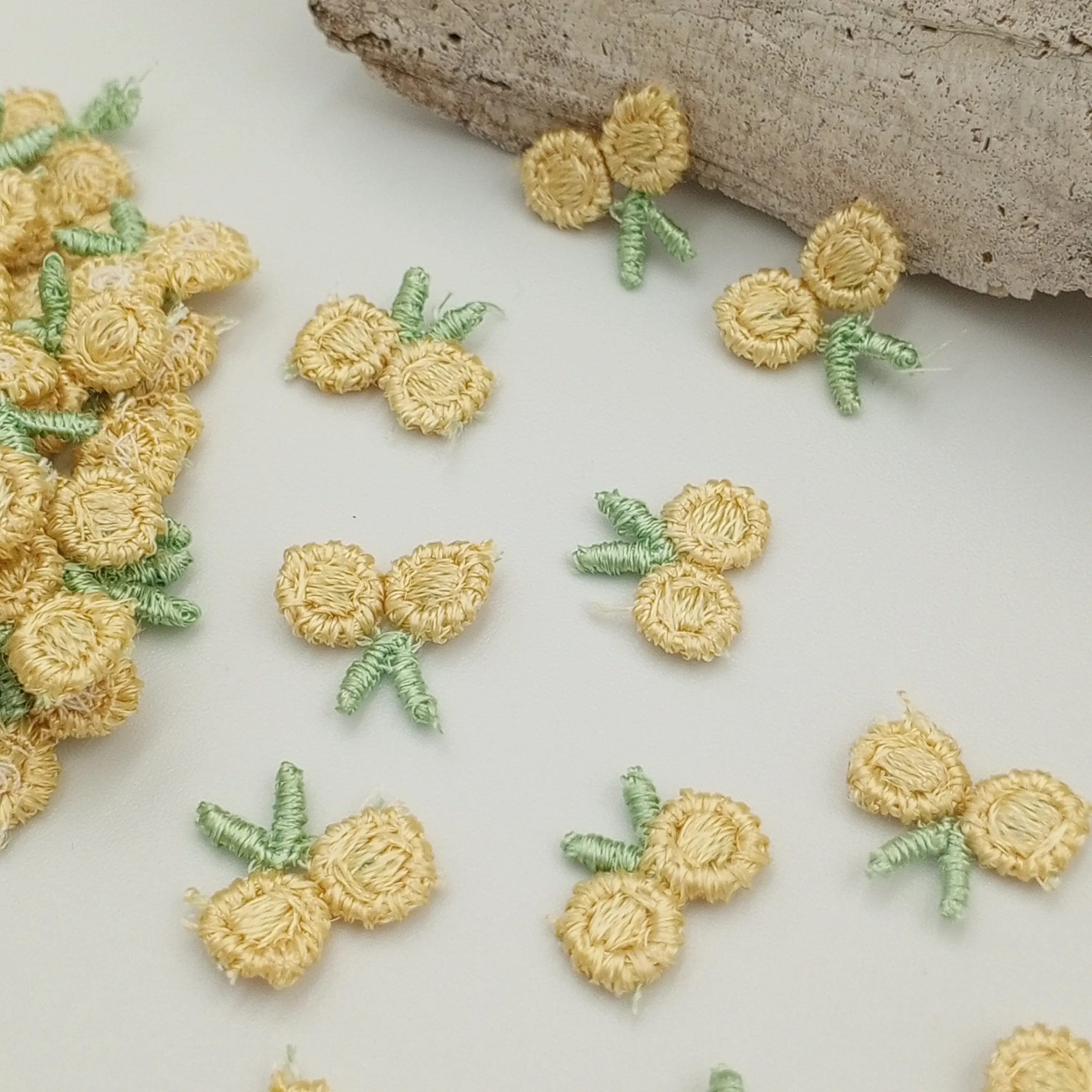 VINTAGE appliques cute green yellow flower embroidery Patches #313