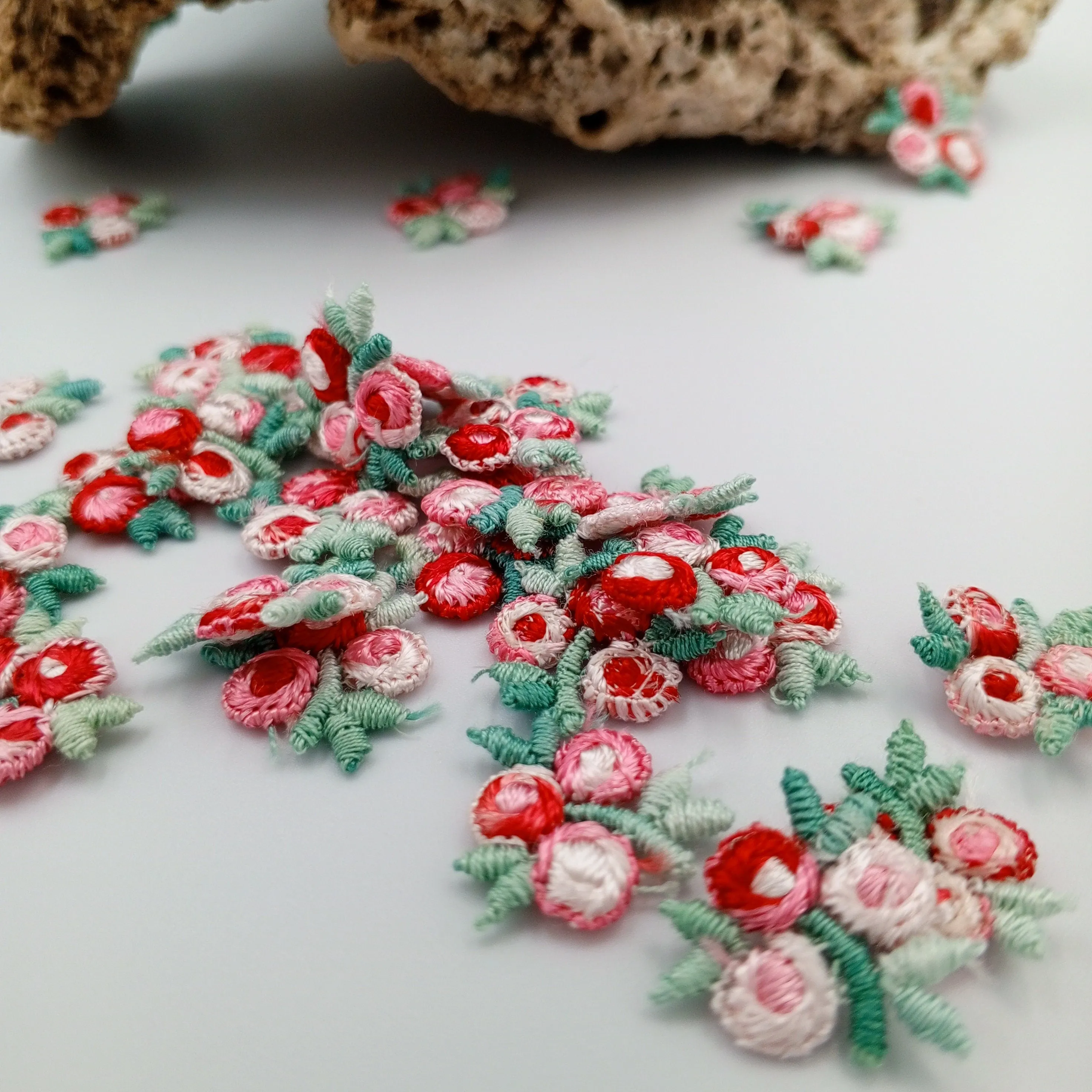 VINTAGE appliques cute pink red white flower Embroidery Patches #304
