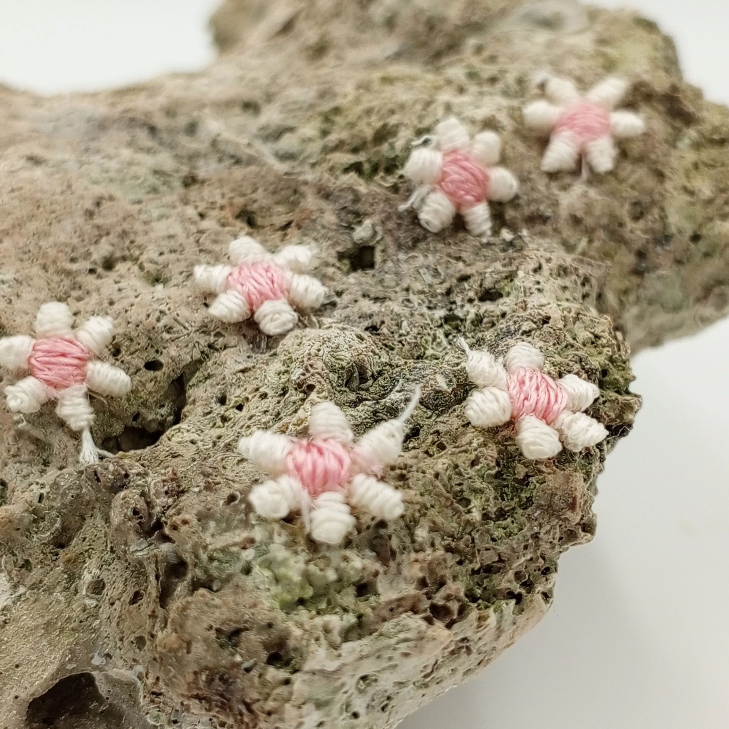 VINTAGE appliques cute tiny pink white flower embroidery Patches #327