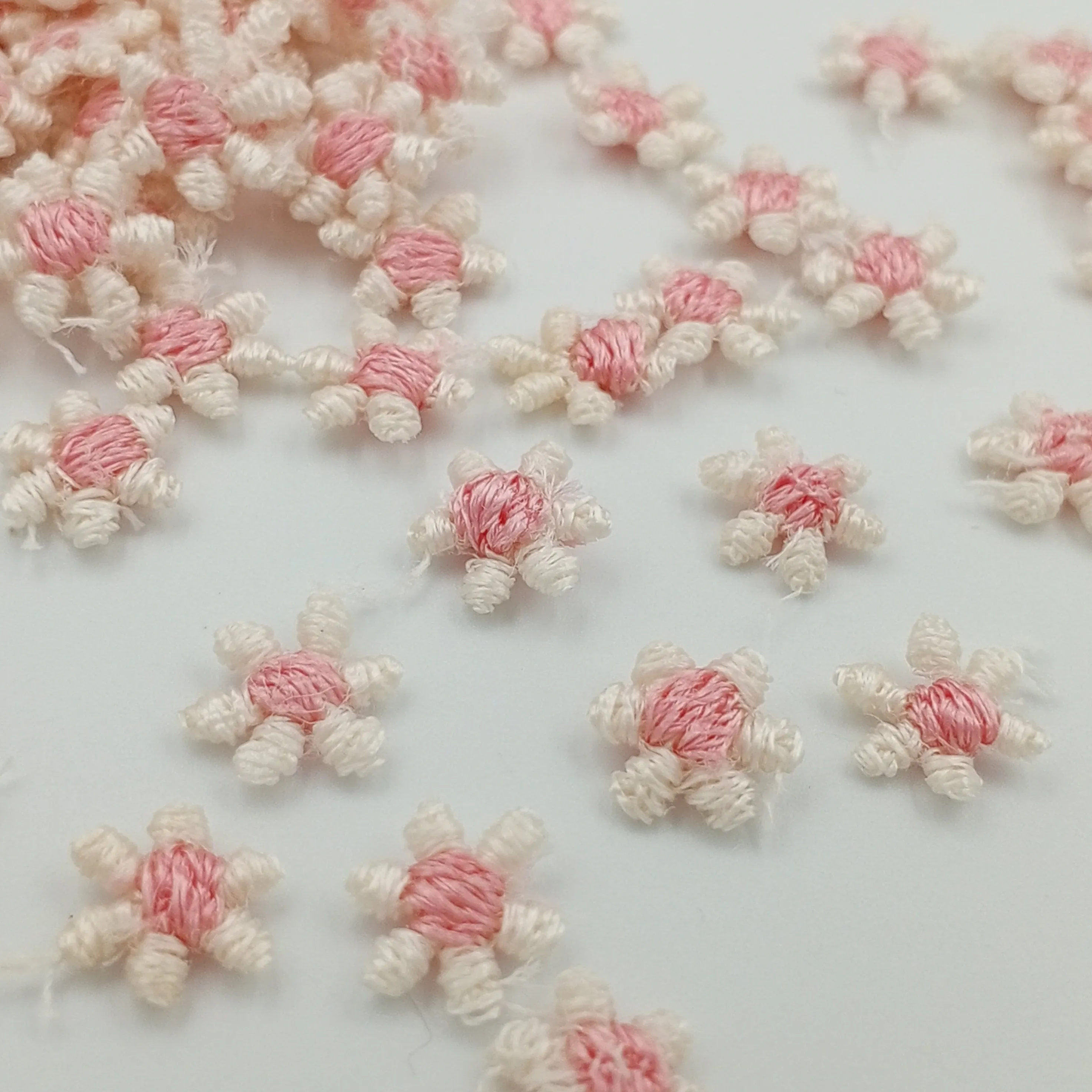 VINTAGE appliques cute tiny pink white flower embroidery Patches #327