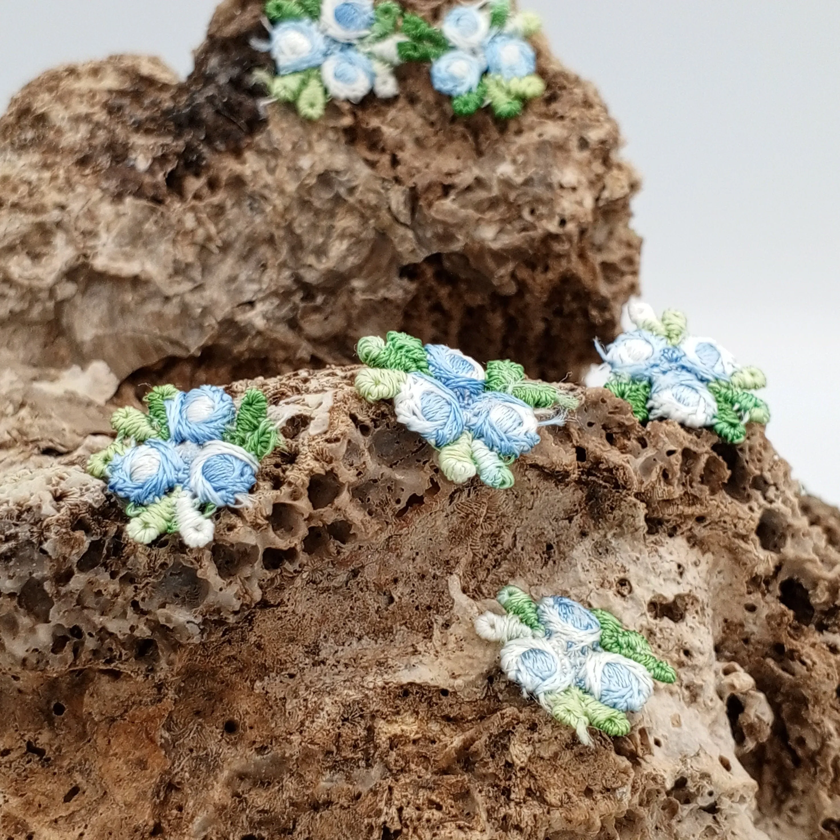 VINTAGE appliques cute white light blue flower embroidery Patches #312