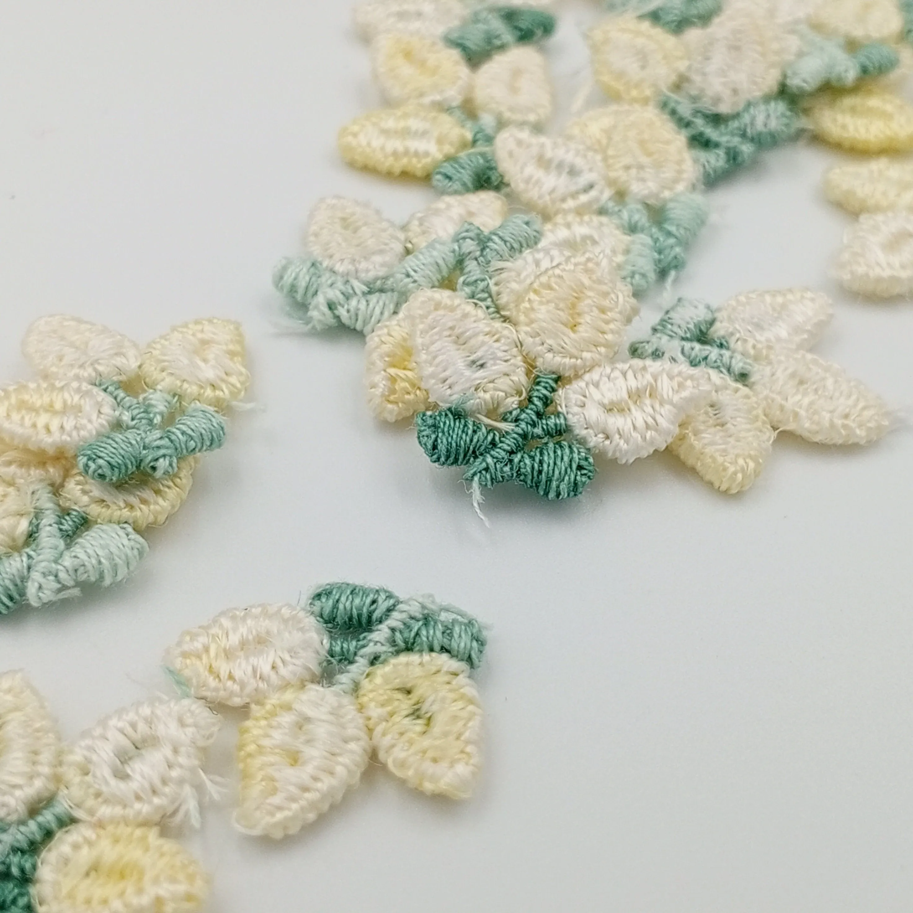 VINTAGE appliques cute white yellow flower embroidery Patches #292