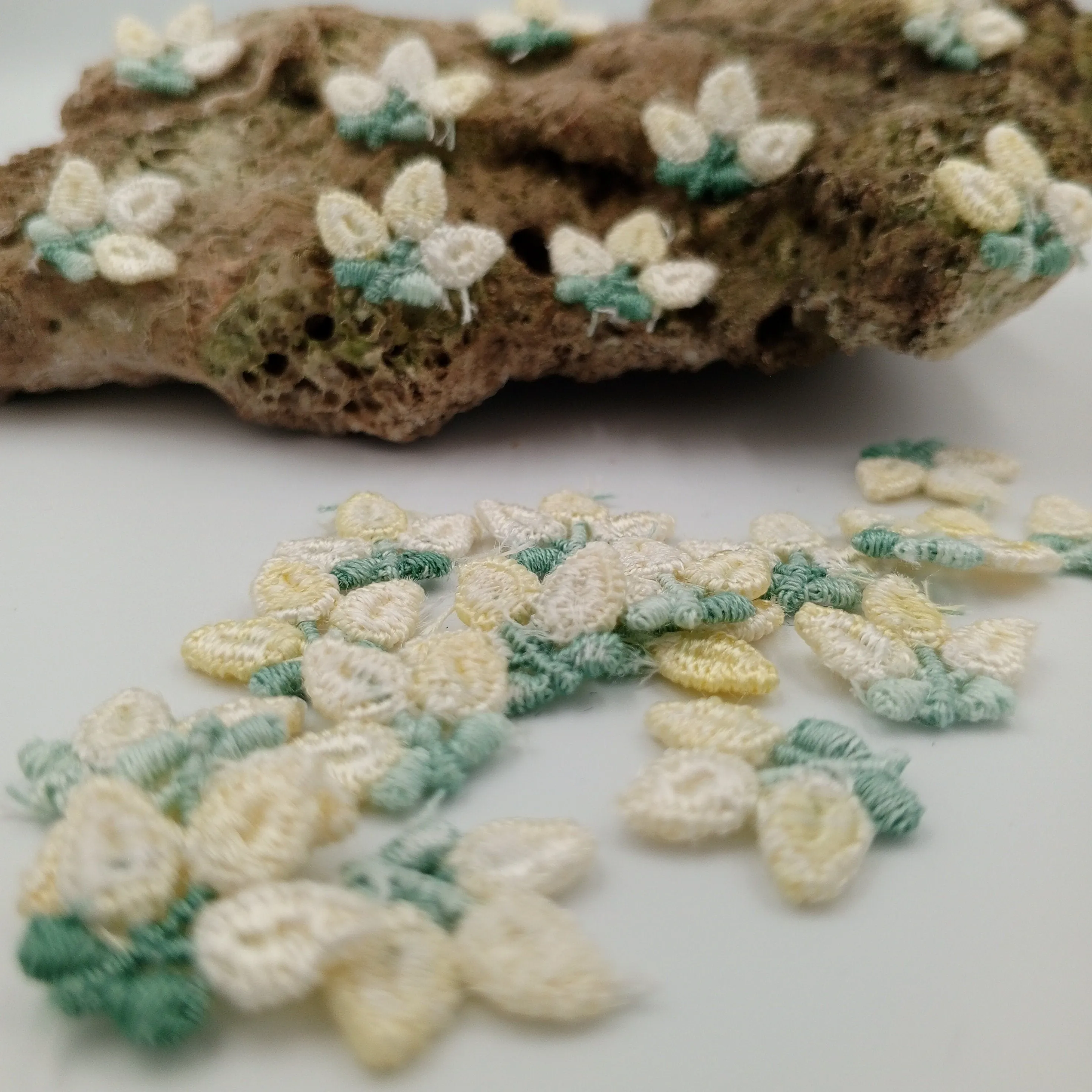 VINTAGE appliques cute white yellow flower embroidery Patches #292