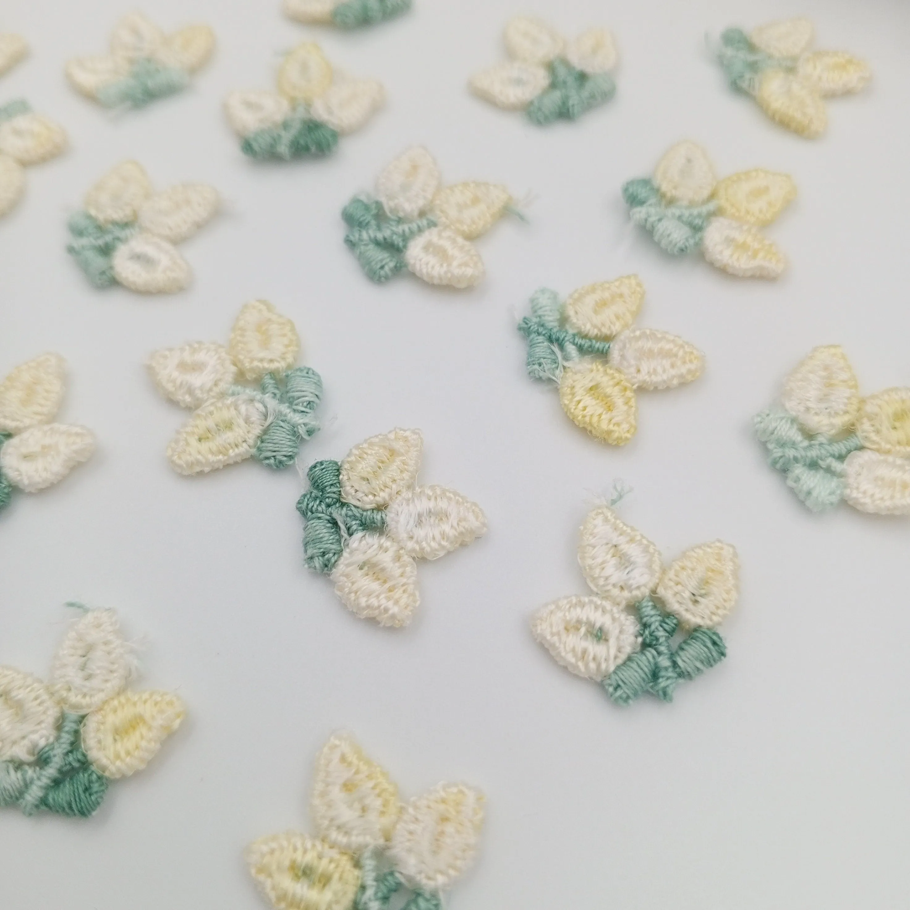 VINTAGE appliques cute white yellow flower embroidery Patches #292